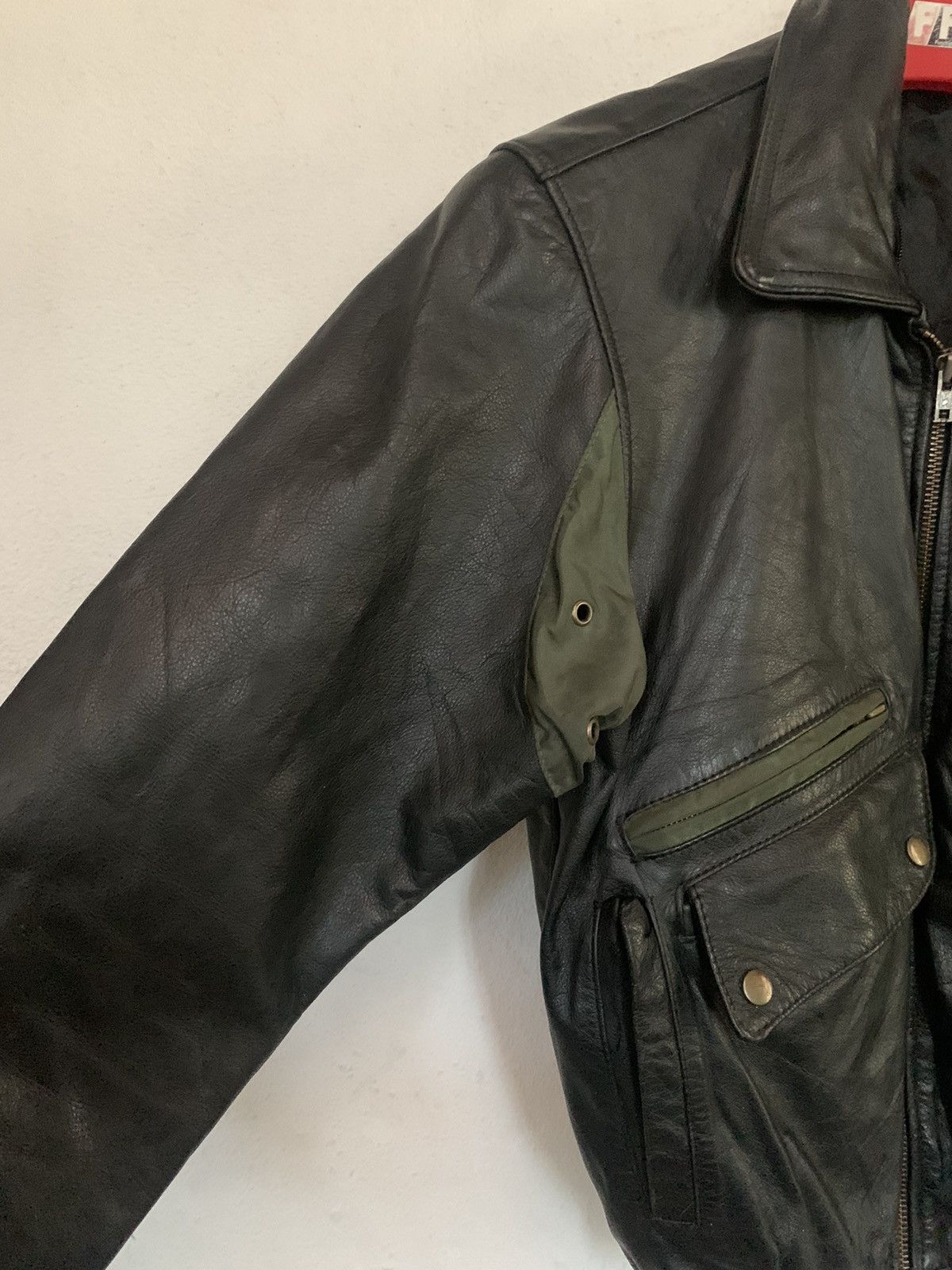 Japanese Brand RARE VINTAGE LEATHER BOMBER JACKET RARE DESIGN Size US L / EU 52-54 / 3 - 9 Thumbnail