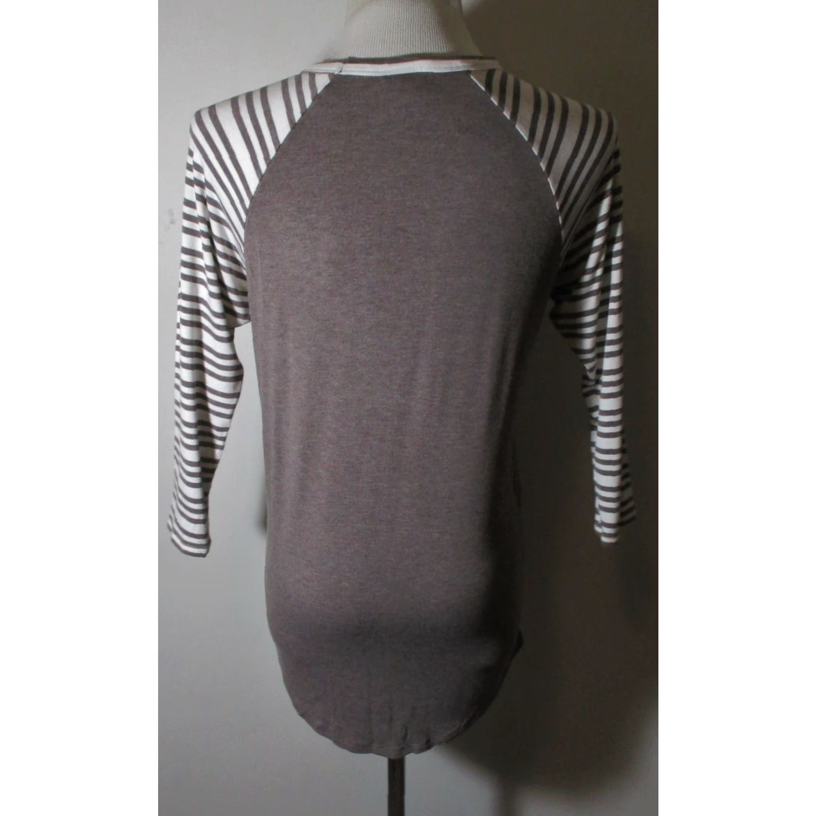 Vintage LULAROE Top Women Taupe Rayon Stretch 3/4 Sleeve Size S Size S / US 4 / IT 40 - 5 Thumbnail