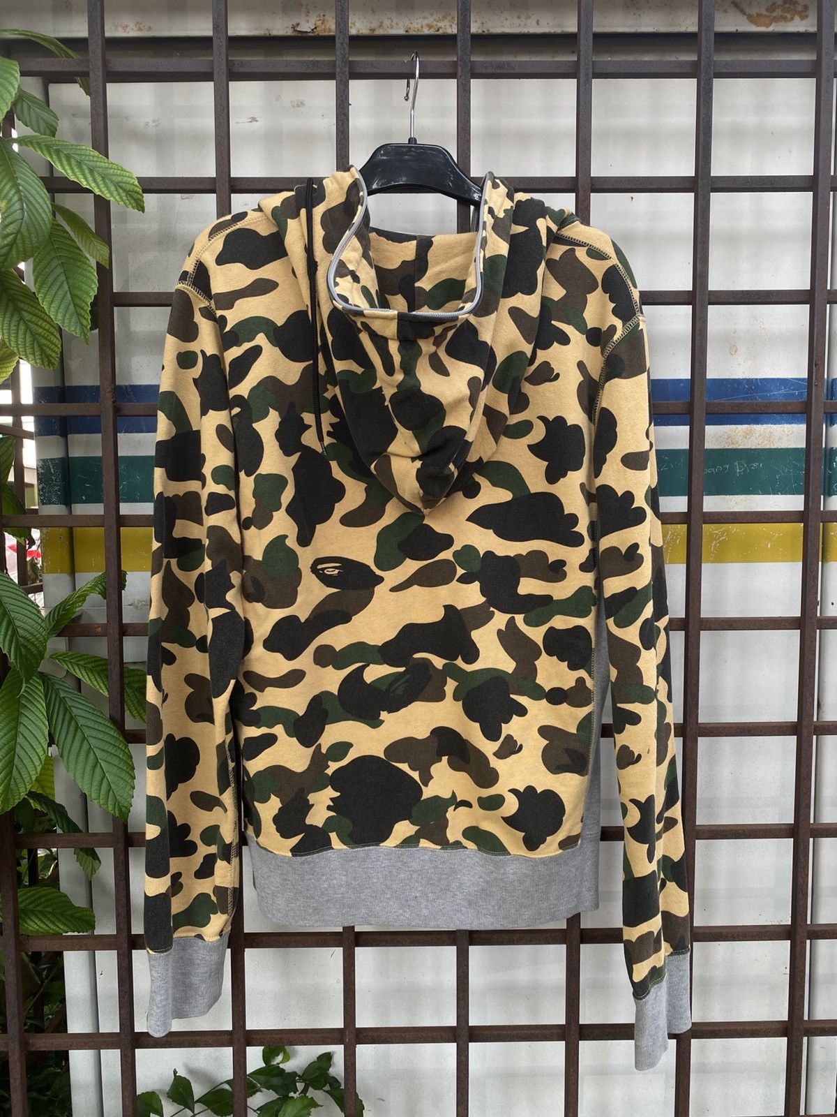Bape Bape 1st Camo Glow in The Dark Full Zip Hoodie Size M Size US M / EU 48-50 / 2 - 11 Thumbnail