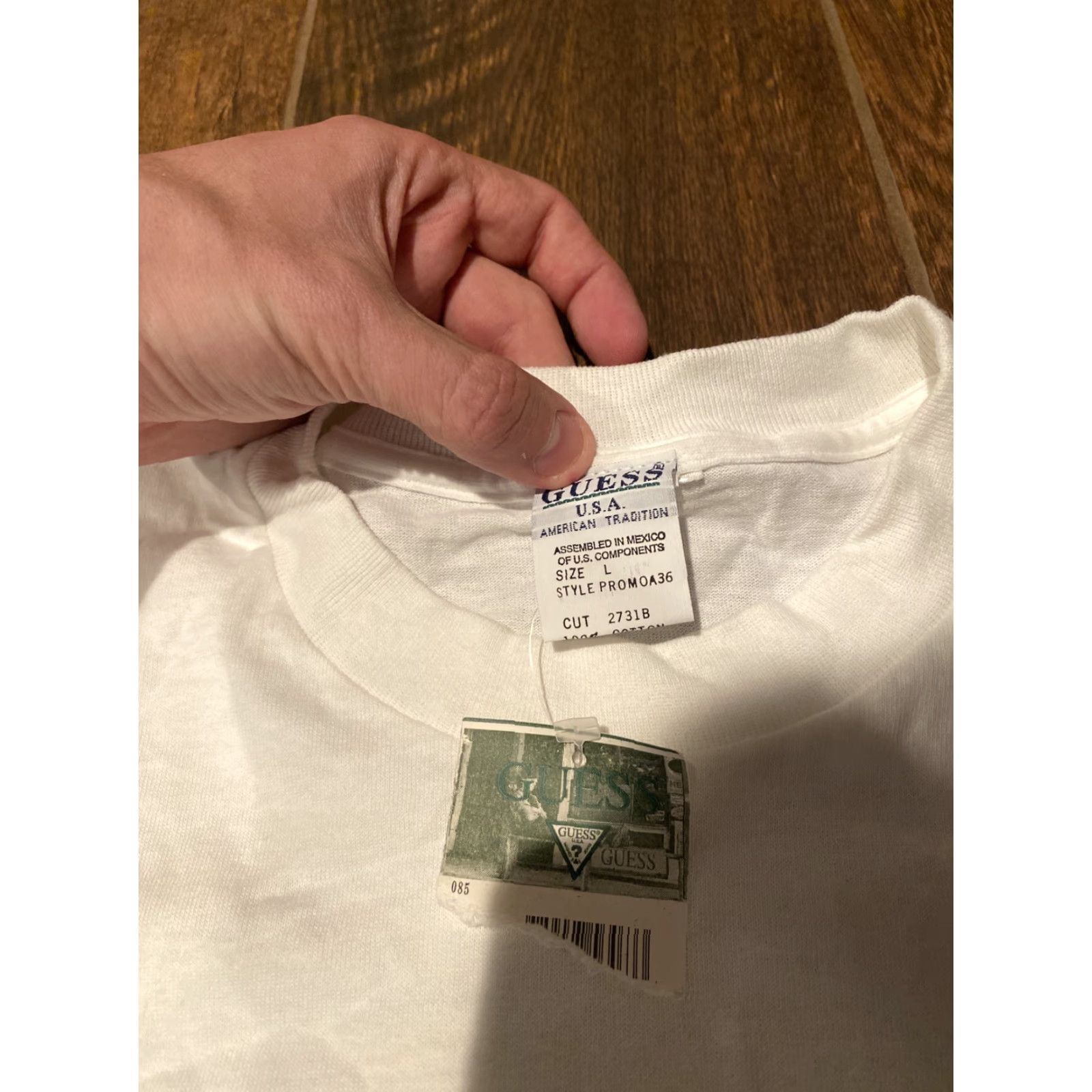 Guess VINTAGE GUESS T-Shirt Large White Unisex Adults Crew Neck Short Sleeve Blockbuster Video Logo Movie Retro TV NWT USA Size US L / EU 52-54 / 3 - 6 Thumbnail