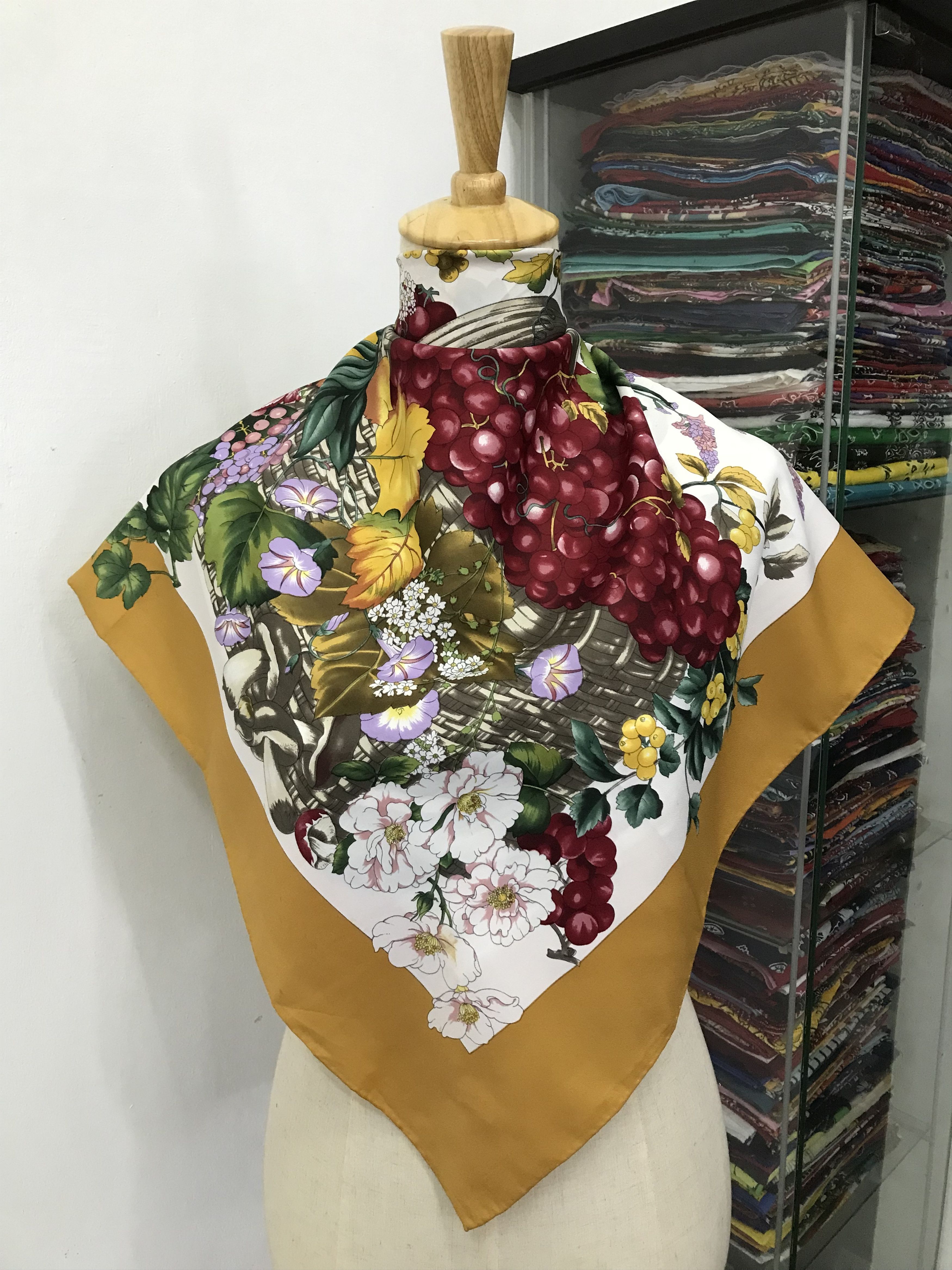 Vintage Vintage Silk Scarf Size ONE SIZE - 1 Thumbnail