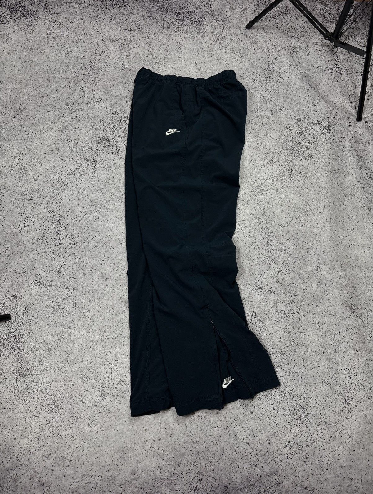 Nike Nike drill nylon sport pants , vintage logo , zip hill Size US 34 / EU 50 - 4 Thumbnail