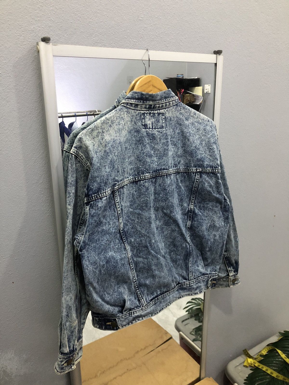 Japanese Brand × Vintage Vintage Stylish Sports Acid Wash Trucker Denim Jacket Size US M / EU 48-50 / 2 - 15 Thumbnail