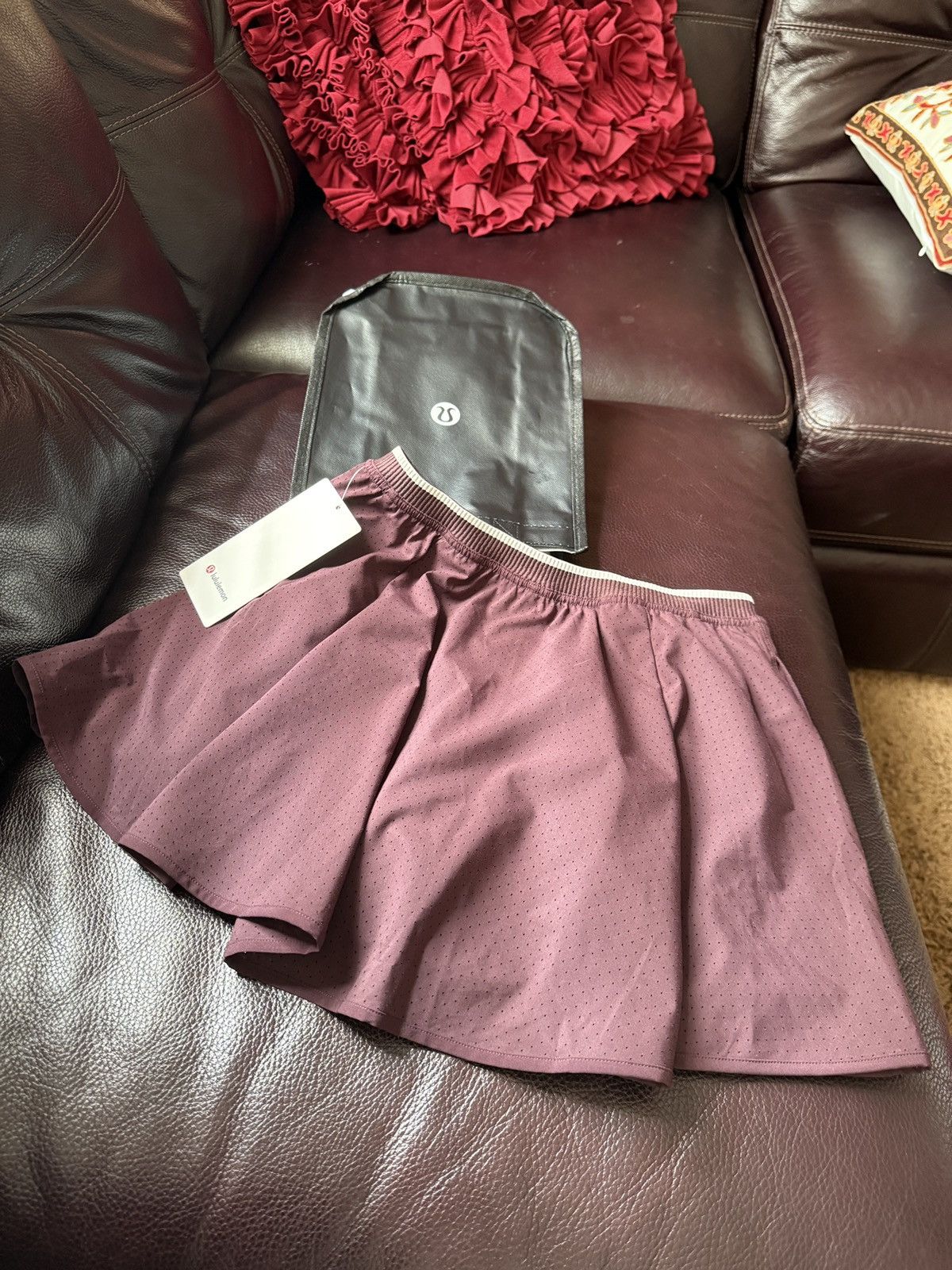 Lululemon lululemon athletica perforated narrow tennis skirt size 6 Size 28" / US 6 / IT 42 - 10 Thumbnail