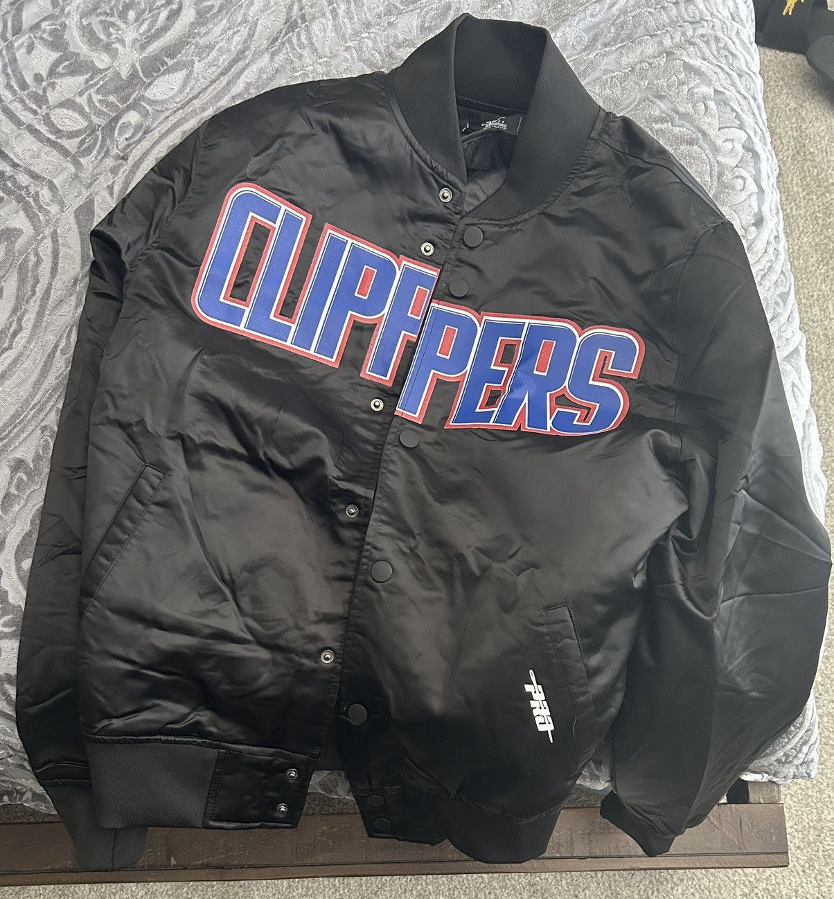 NBA × Pro Standard NBA LOS ANGELES CLIPPERS WORDMARK MEN'S SATIN JACKET Size US S / EU 44-46 / 1 - 1 Thumbnail