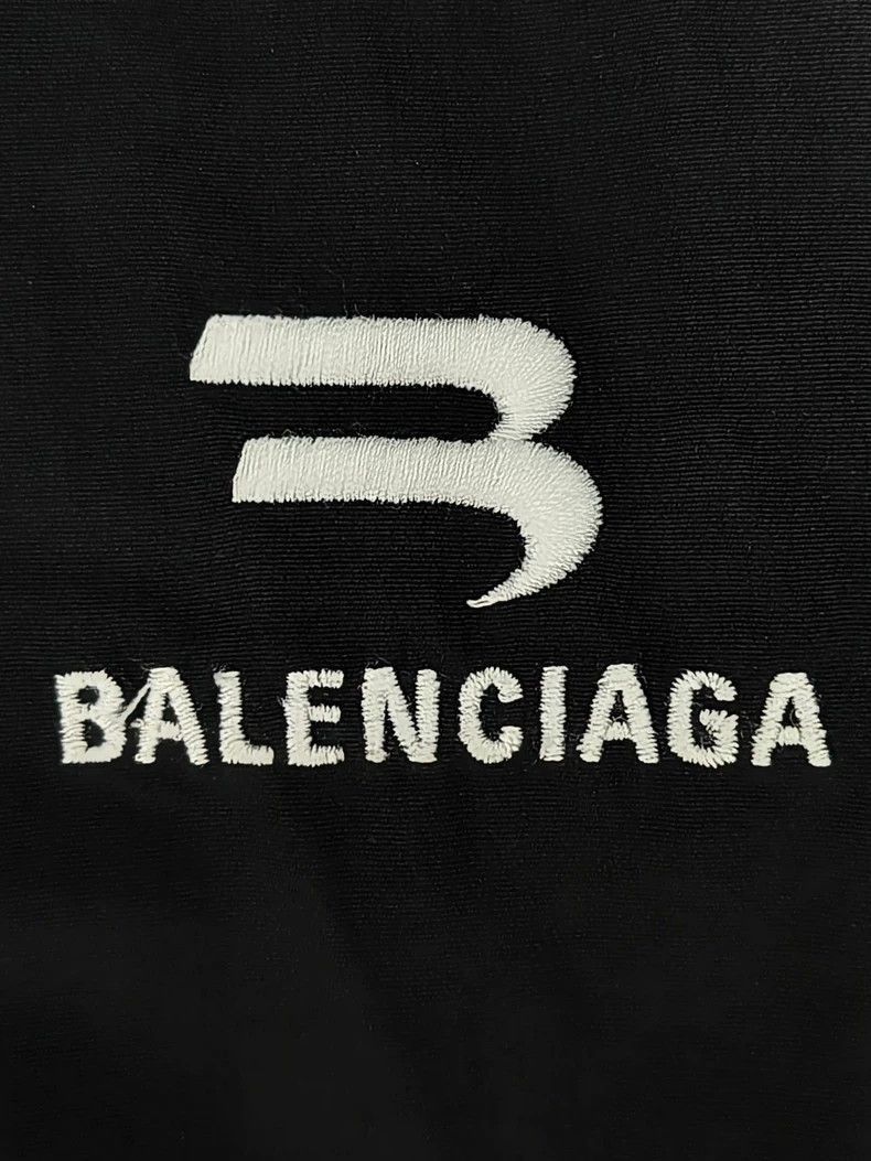 Balenciaga Balenciaga 22fw black and gray color matching sportyb jacke Size US M / EU 48-50 / 2 - 3 Thumbnail