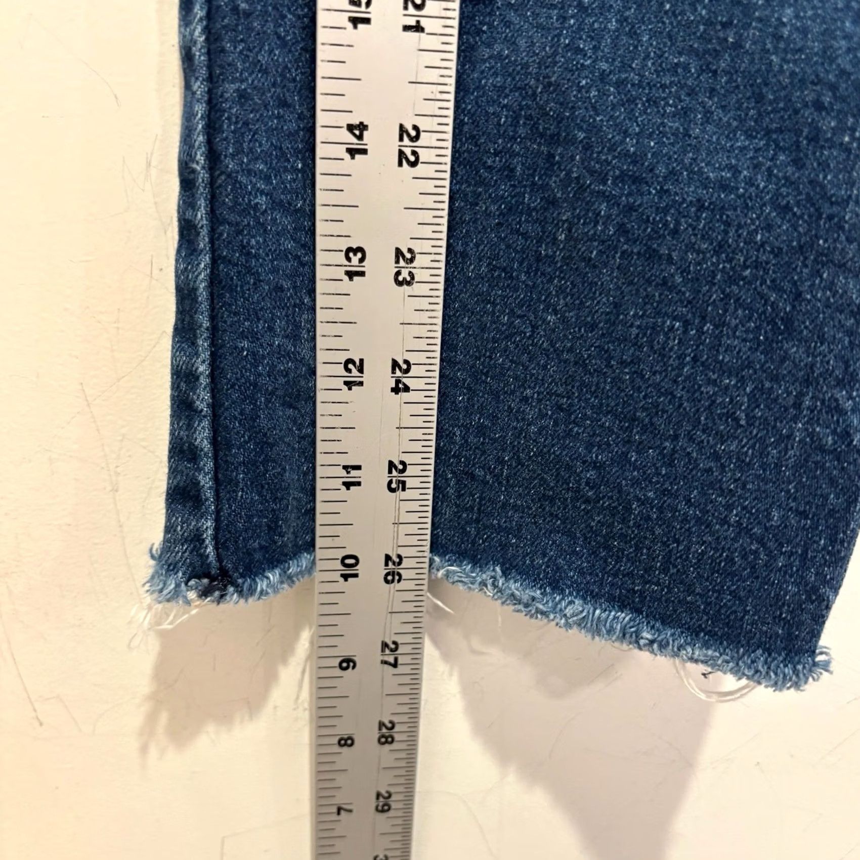 Free People Free People Blue Dark Wash Skinny Jeans Size 25 Raw Hem Frayed Cropped Denim Womens Size 42" / US 20 - 5 Thumbnail