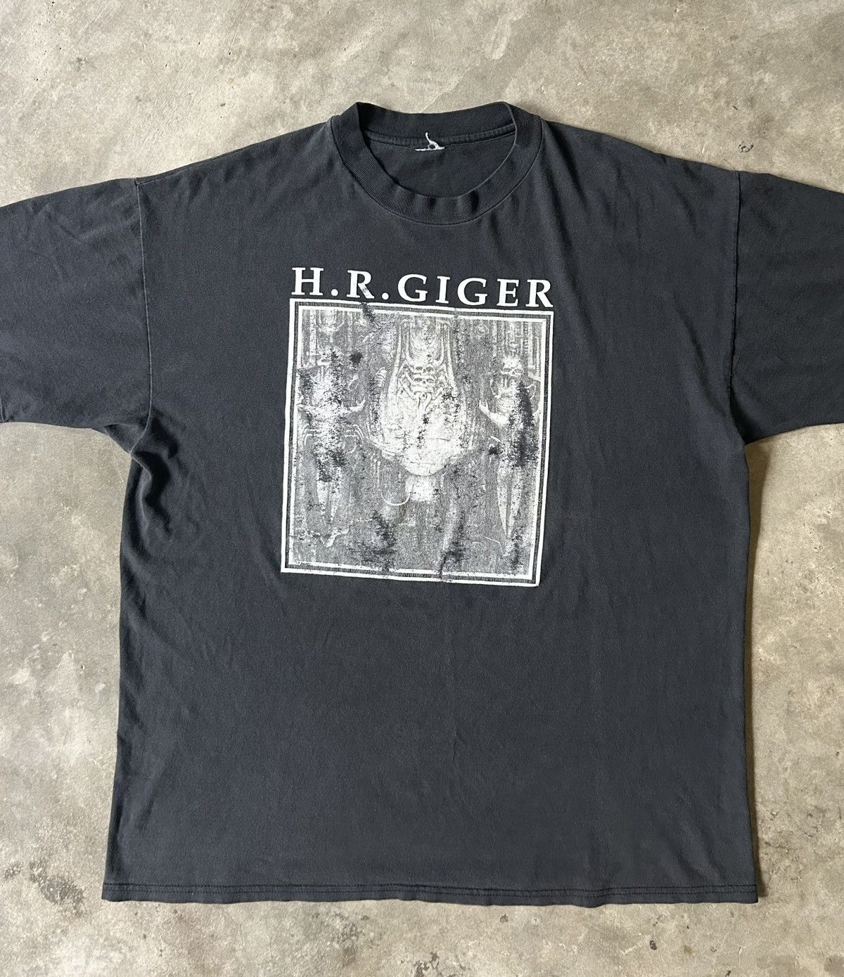 Band Tees Rare Vintage "H.R. Giger Aliens "Art Tee Size US XL / EU 56 / 4 - 2 Thumbnail