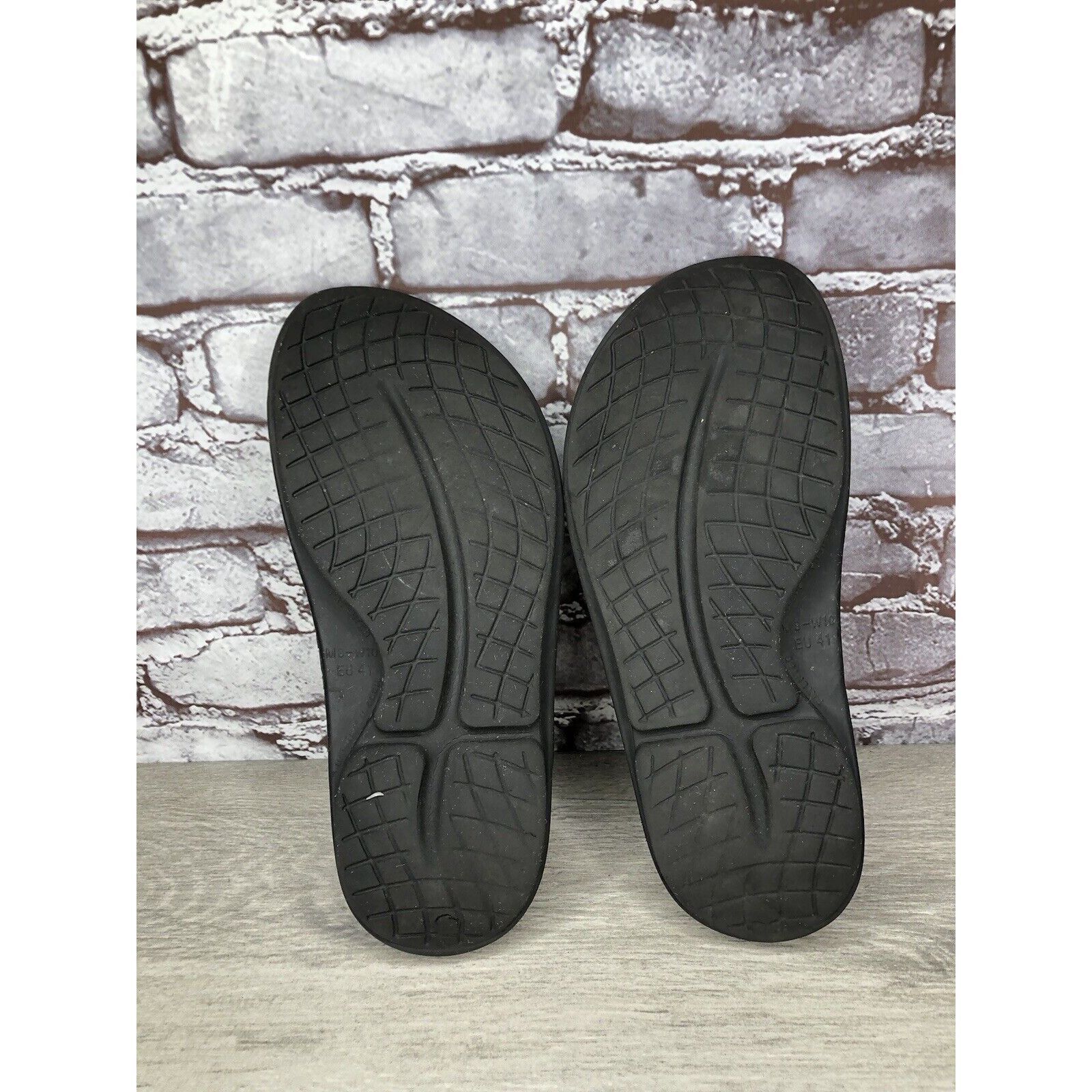 Other OOFOS Black Rubber Lightweight Recovery Slides Sandals Women Size US 10 / IT 40 - 18 Thumbnail