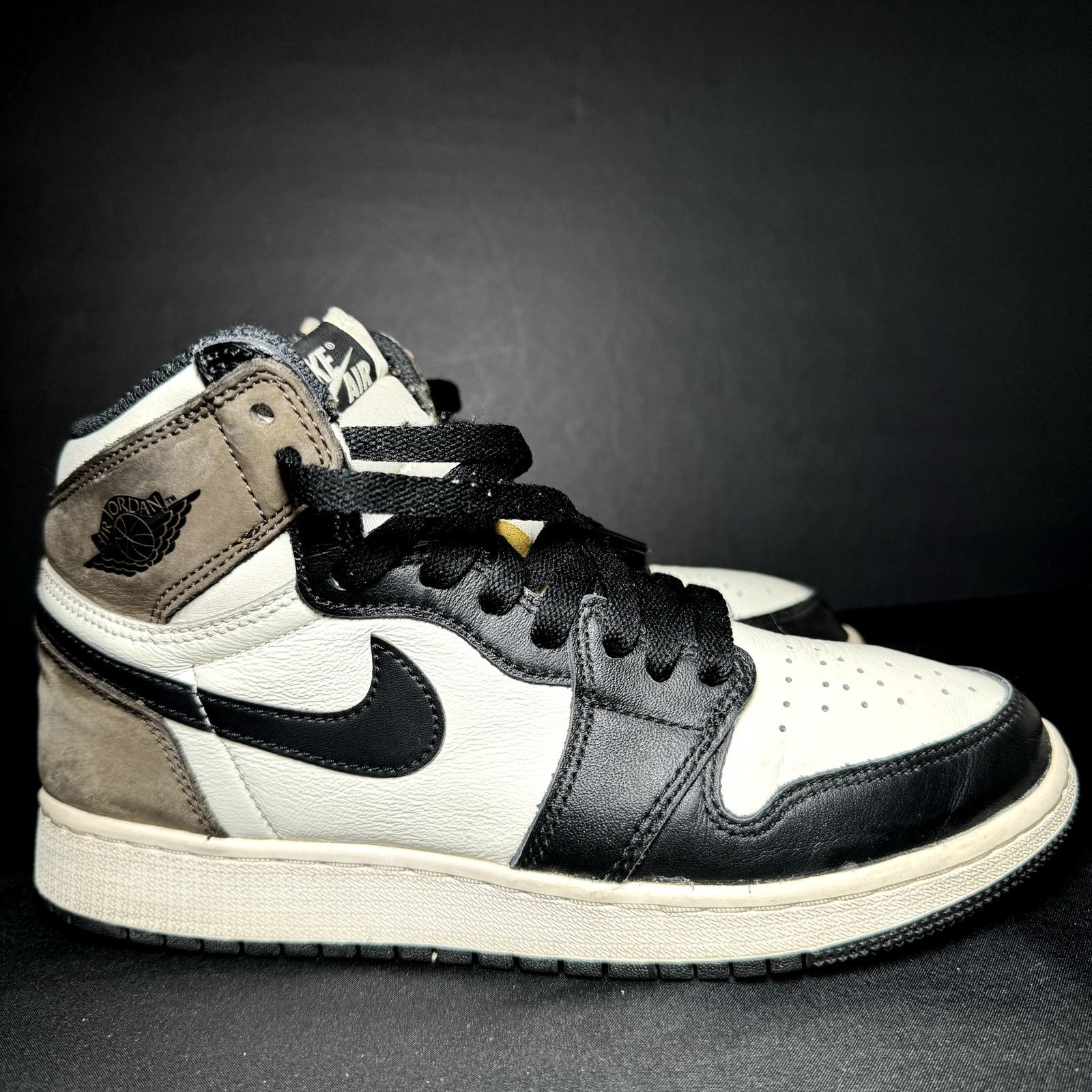 Jordan Brand × Nike Nike Air Jordan 1 Retro High OG GS Dark Mocha - Size 6 Size US 6 / EU 39 - 9 Thumbnail