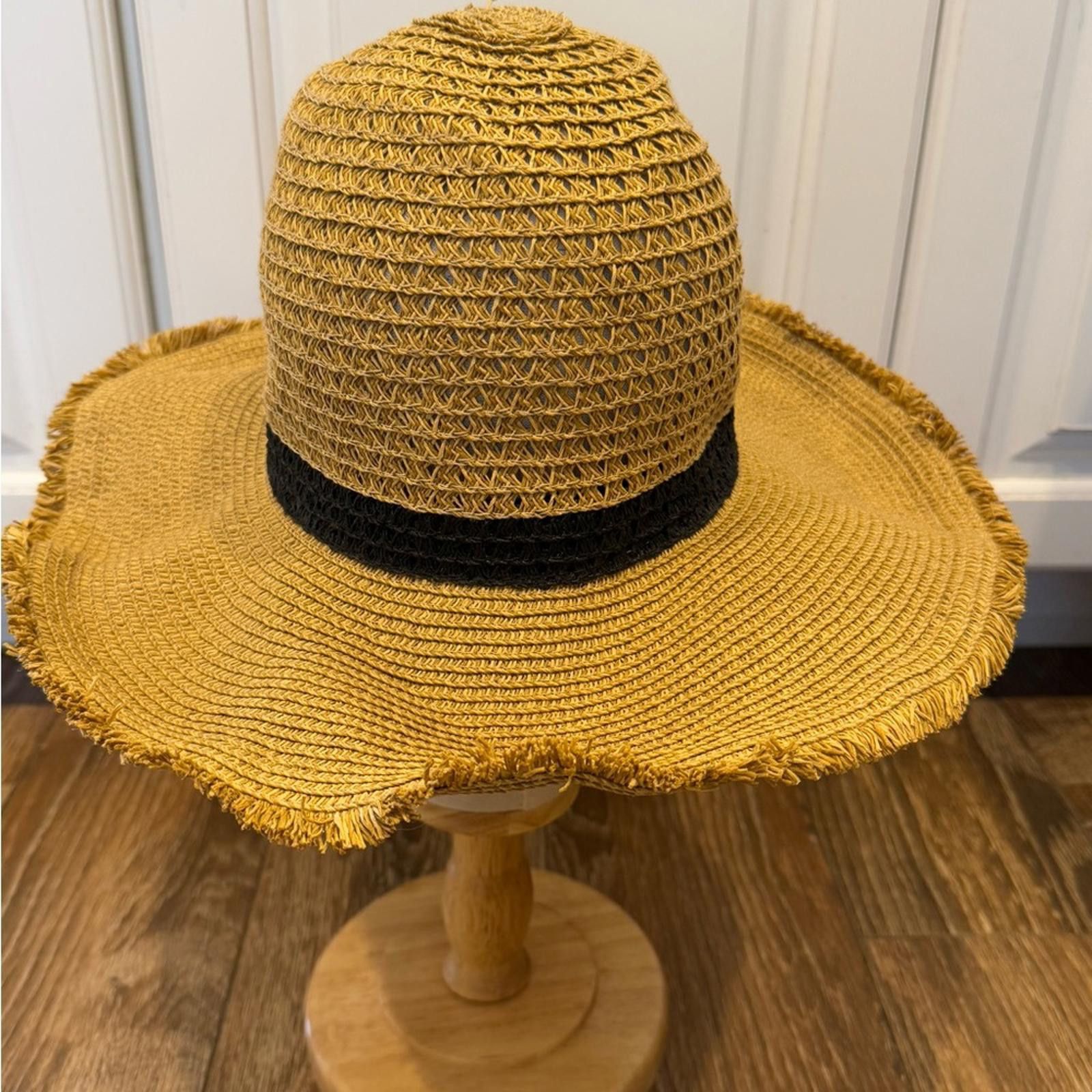Target Basics Target tan straw brimmed hat black trim Size ONE SIZE - 2 Thumbnail
