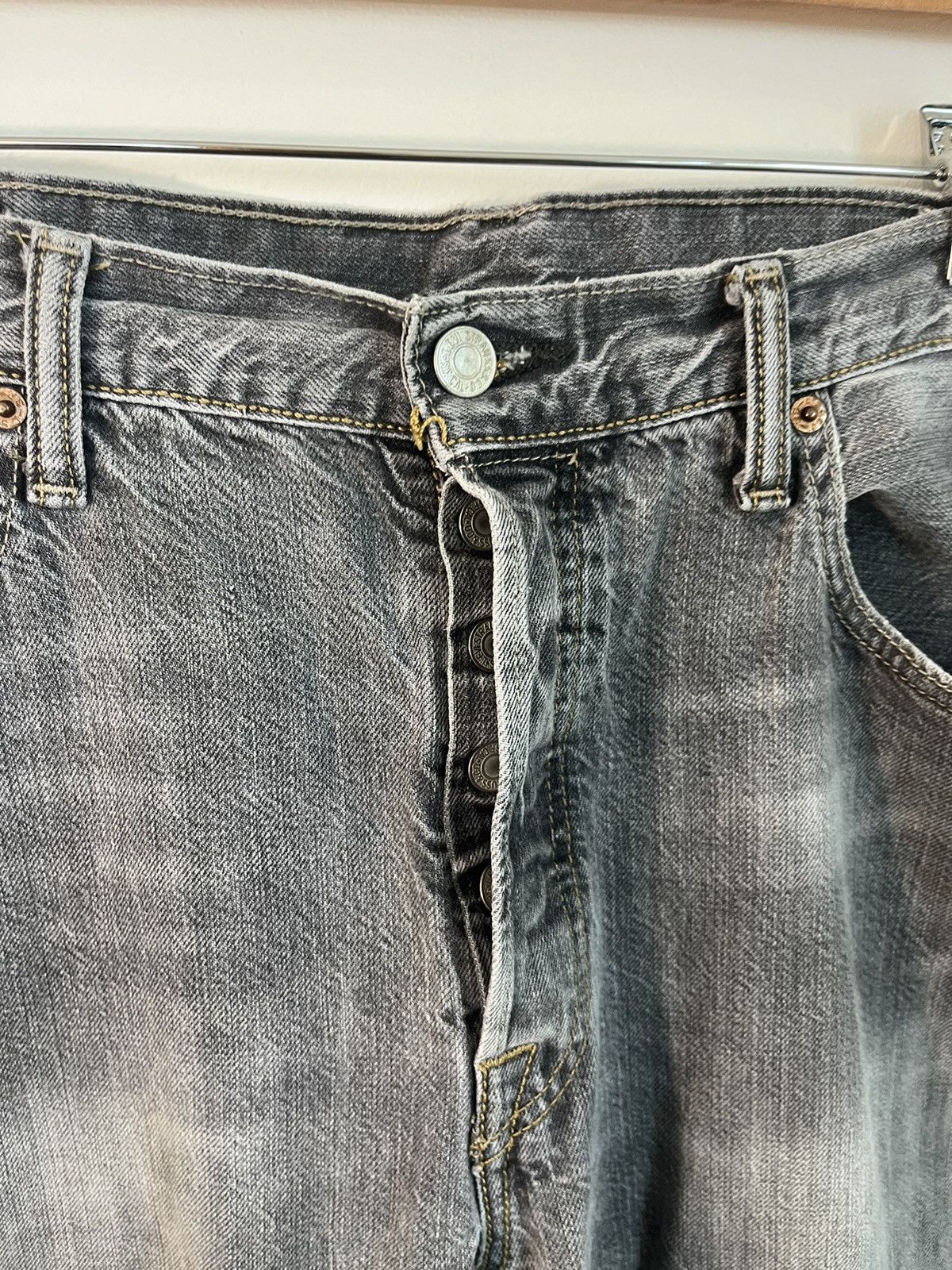 Vintage Levi 501 Sun Faded Gray Distressed Jeans Size US 36 / EU 52 - 3 Thumbnail