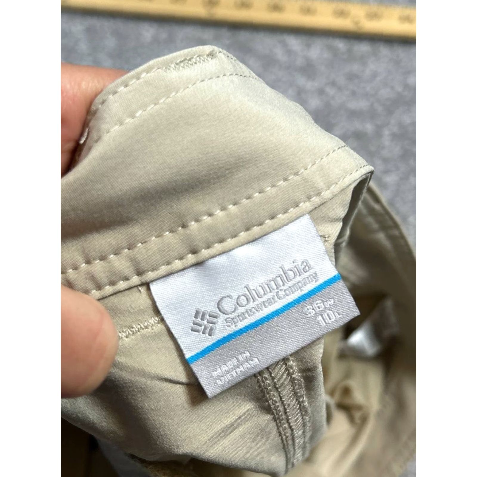 Vintage Columbia Cargo Shorts Men 36 Beige Polyester Elastane Front Flat Front Pockets Regular Size US 36 / EU 52 - 7 Thumbnail