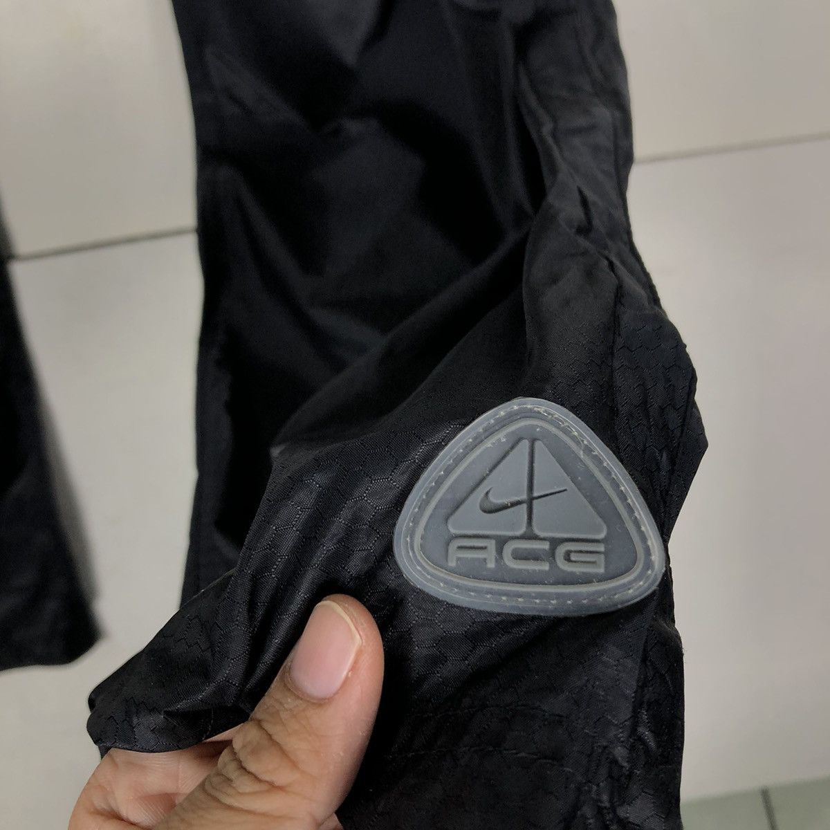 Nike ACG 🔥Vintage Nylon Cargo Trousers Nike ACG Rich Black Size US 30 / EU 46 - 12 Thumbnail