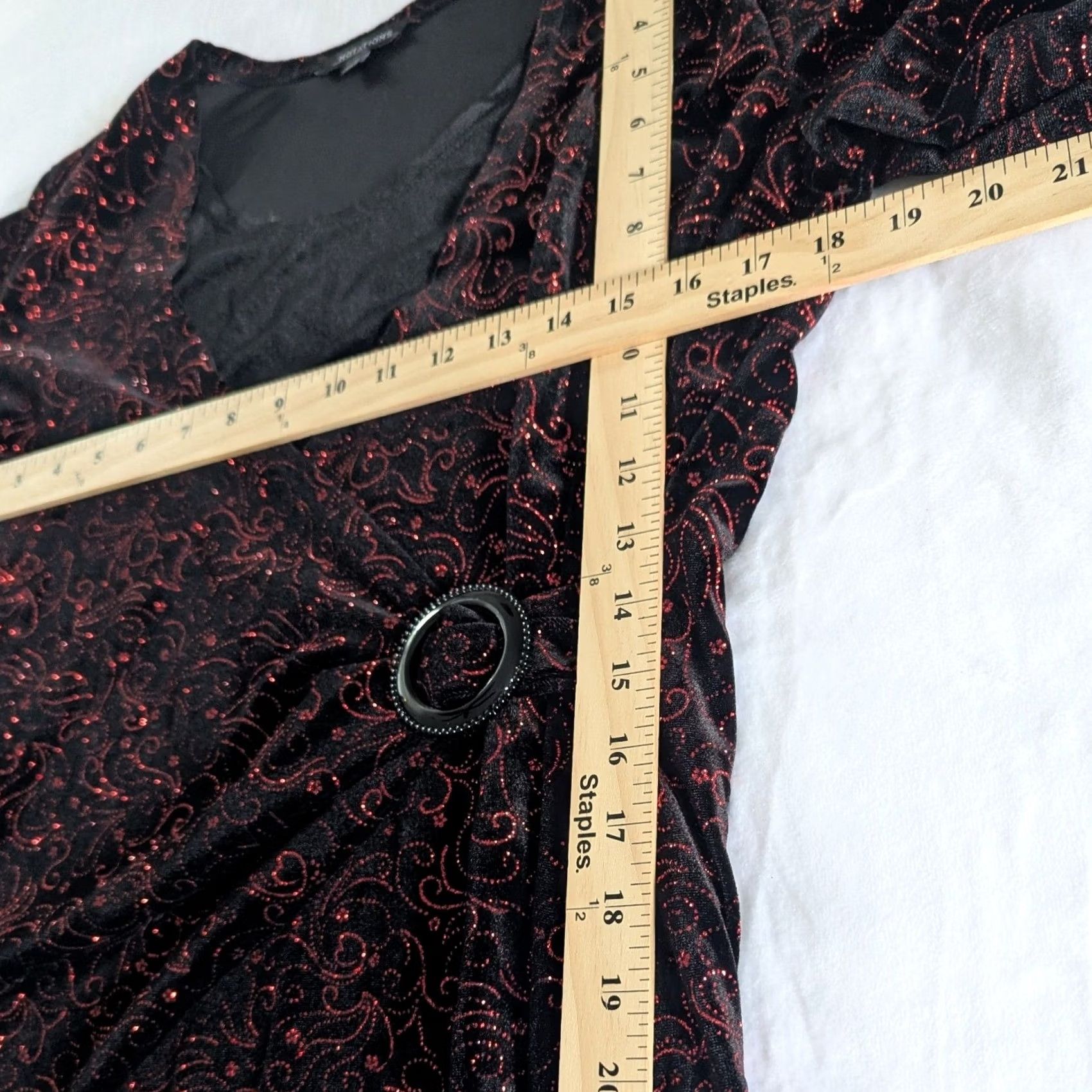 Vintage Notations Velvet Black Red Glitter Swirl Faux Wrap Top Womens Sz M Festive Glam V-Neck Buckle Glitter Paisley Velvet Top Size M / US 6-8 / IT 42-44 - 6 Thumbnail