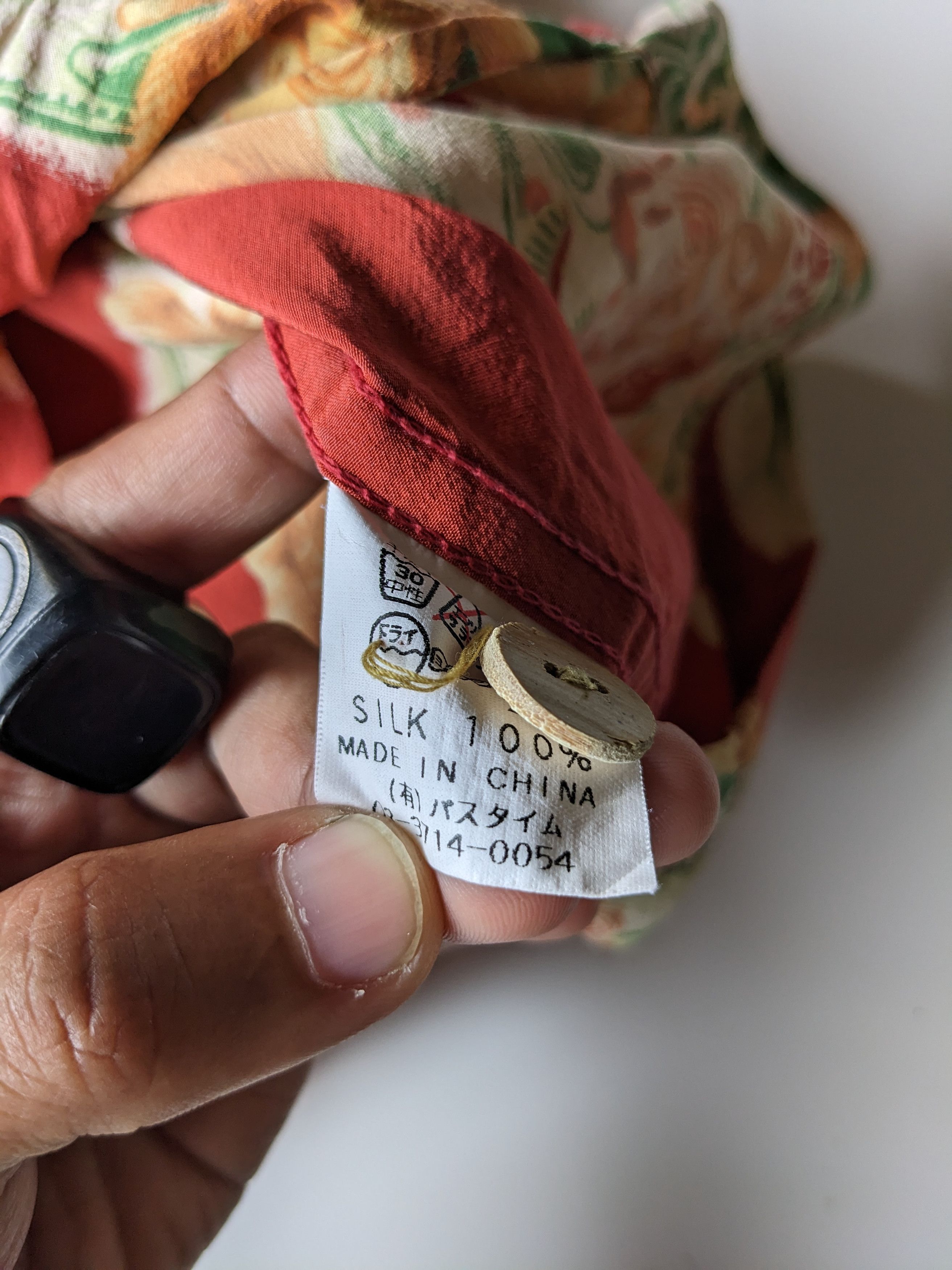 Vintage Vintage Makana Lei koi motif silk Size US L / EU 52-54 / 3 - 8 Thumbnail