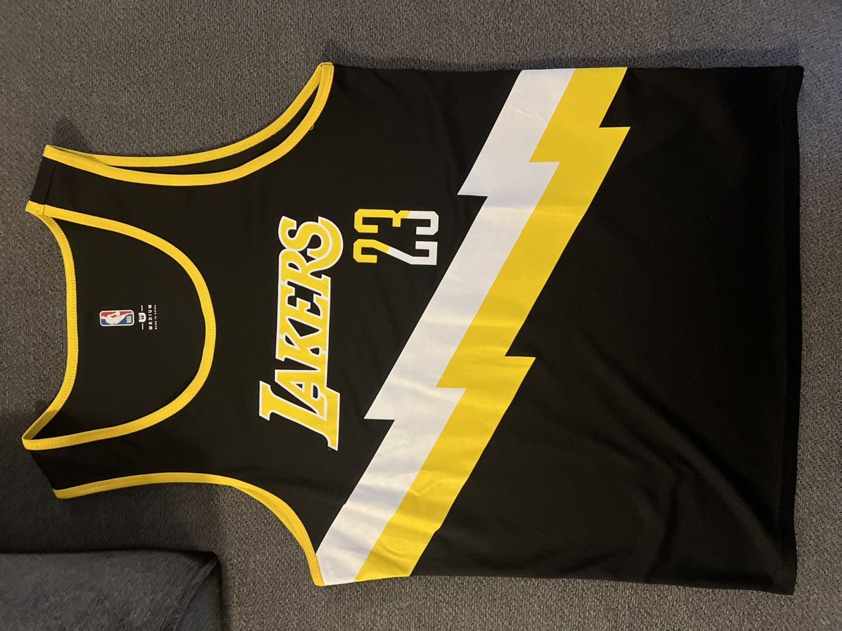 NBA Lakers jersey Size US M / EU 48-50 / 2 - 1 Thumbnail