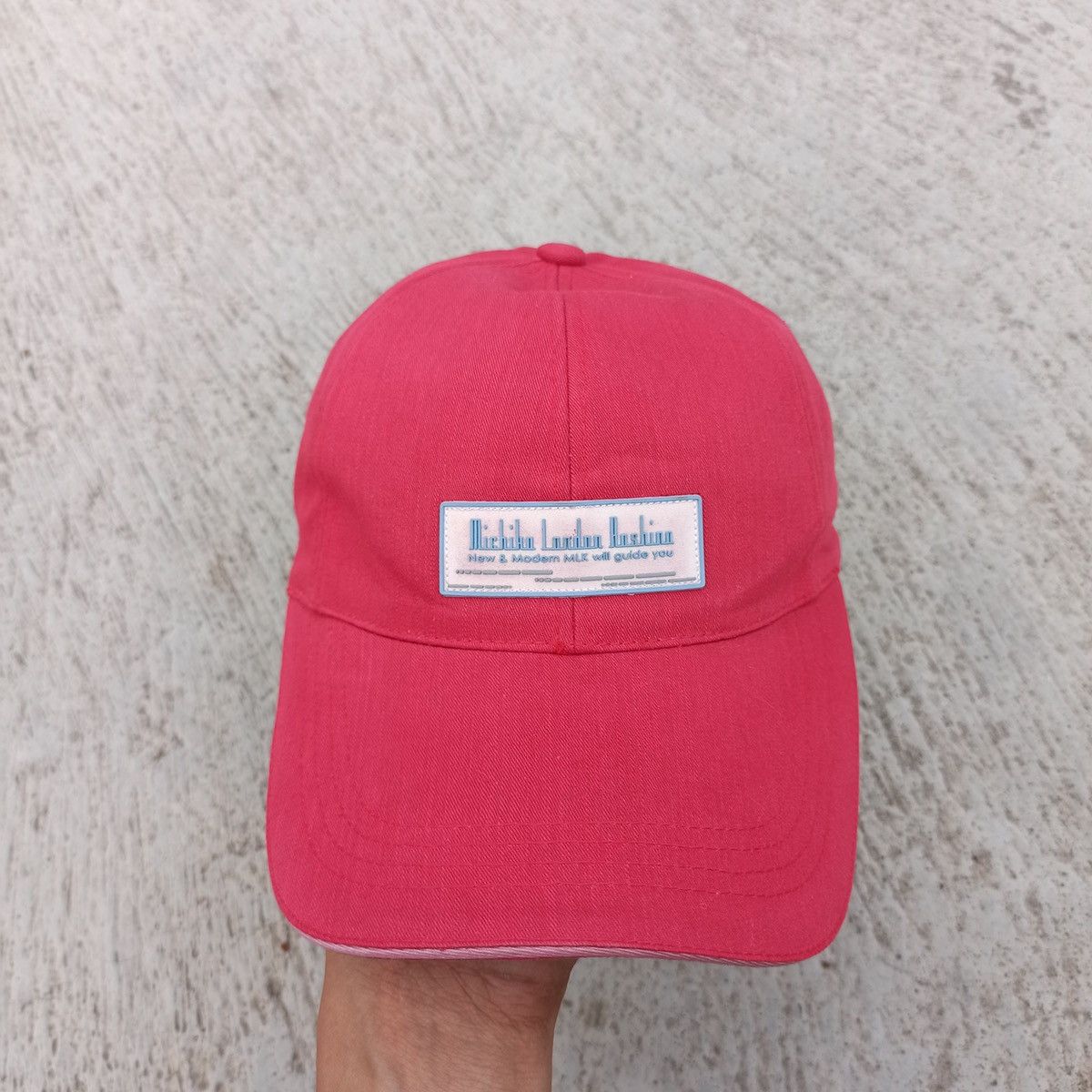 UNIQUE. Michiko koshino london italic logo hat
