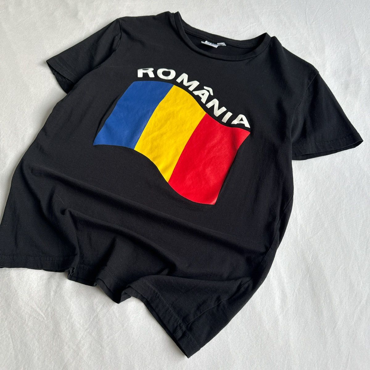 Vintage Vintage Y2K Romania Baby Tee T-Shirt Black Women’s Small S Size S / US 4 / IT 40 - 2 Thumbnail