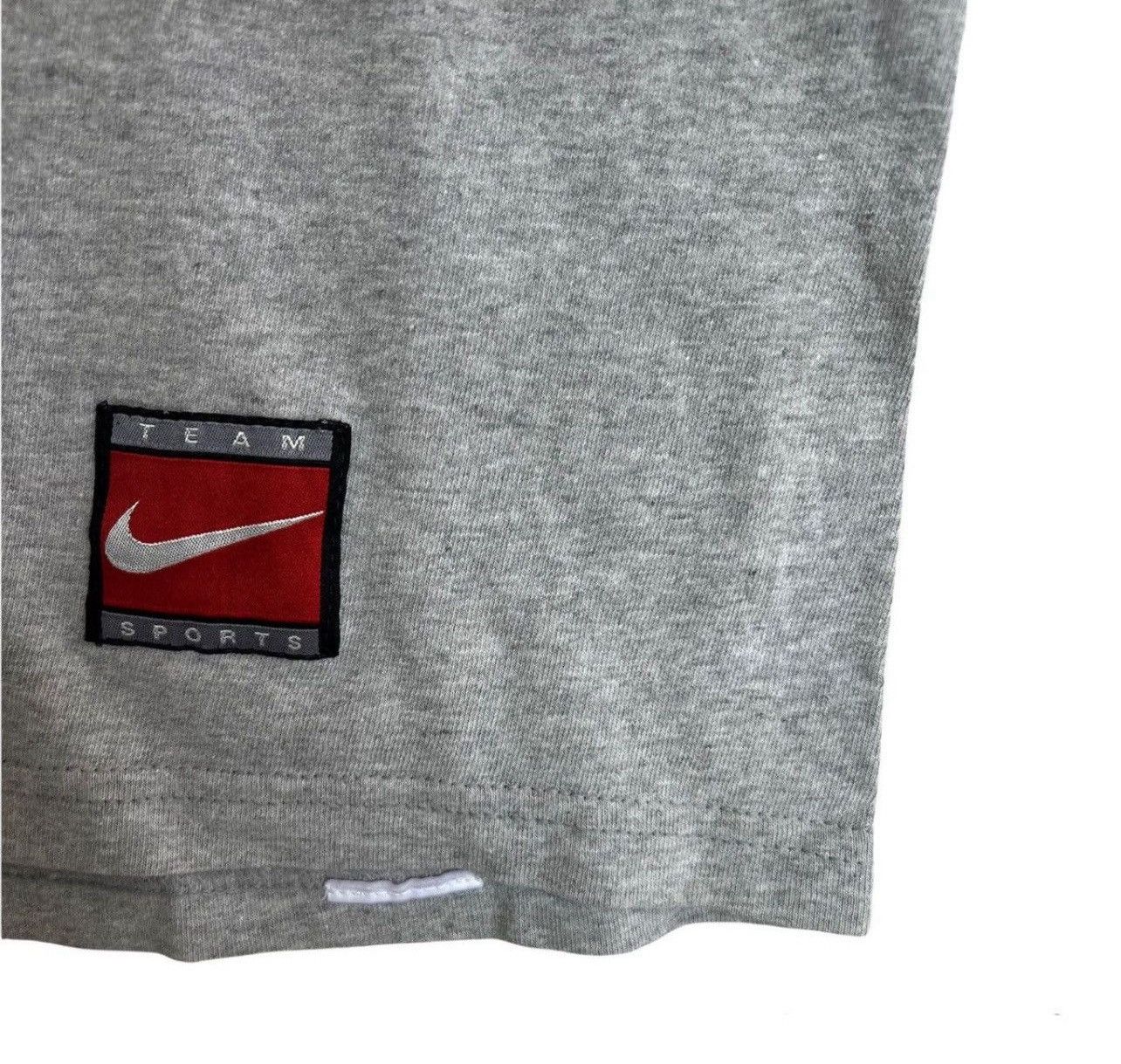 Nike Vintage Nike Michigan Basketball Tee Size US XL / EU 56 / 4 - 3 Thumbnail