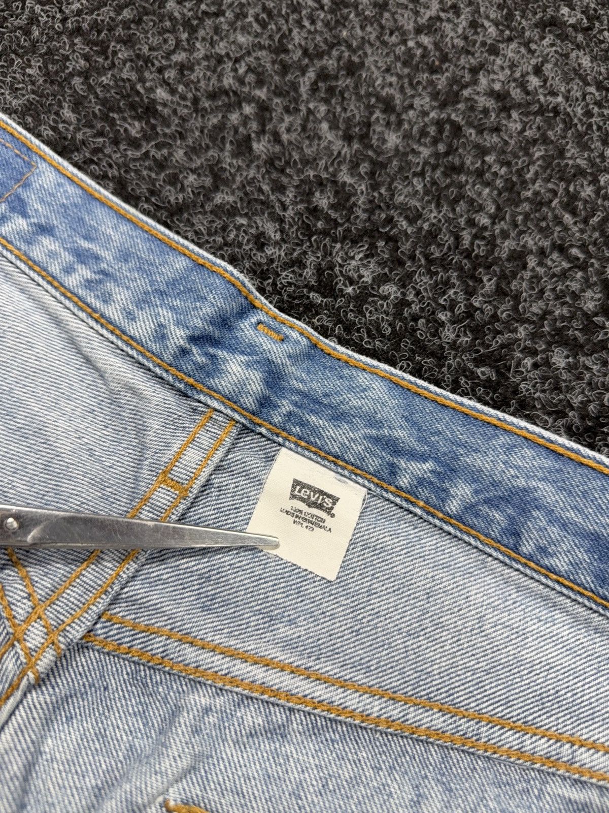 Levi's Vintage Clothing Vintage 90s Levi’s 501XX Distressed Western USA Faded Jeans Size US 32 / EU 48 - 12 Thumbnail