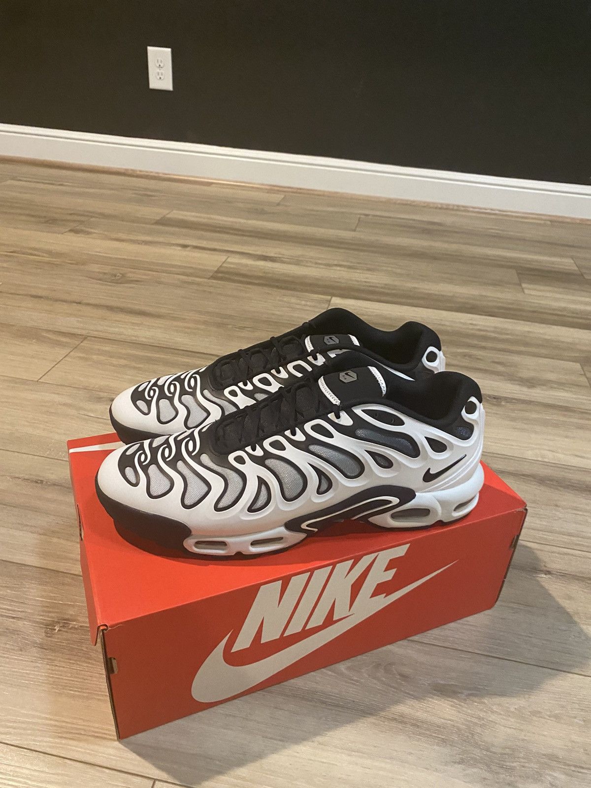 Nike Air Max Plus Drift Size US 15 / EU 48 - 3 Thumbnail