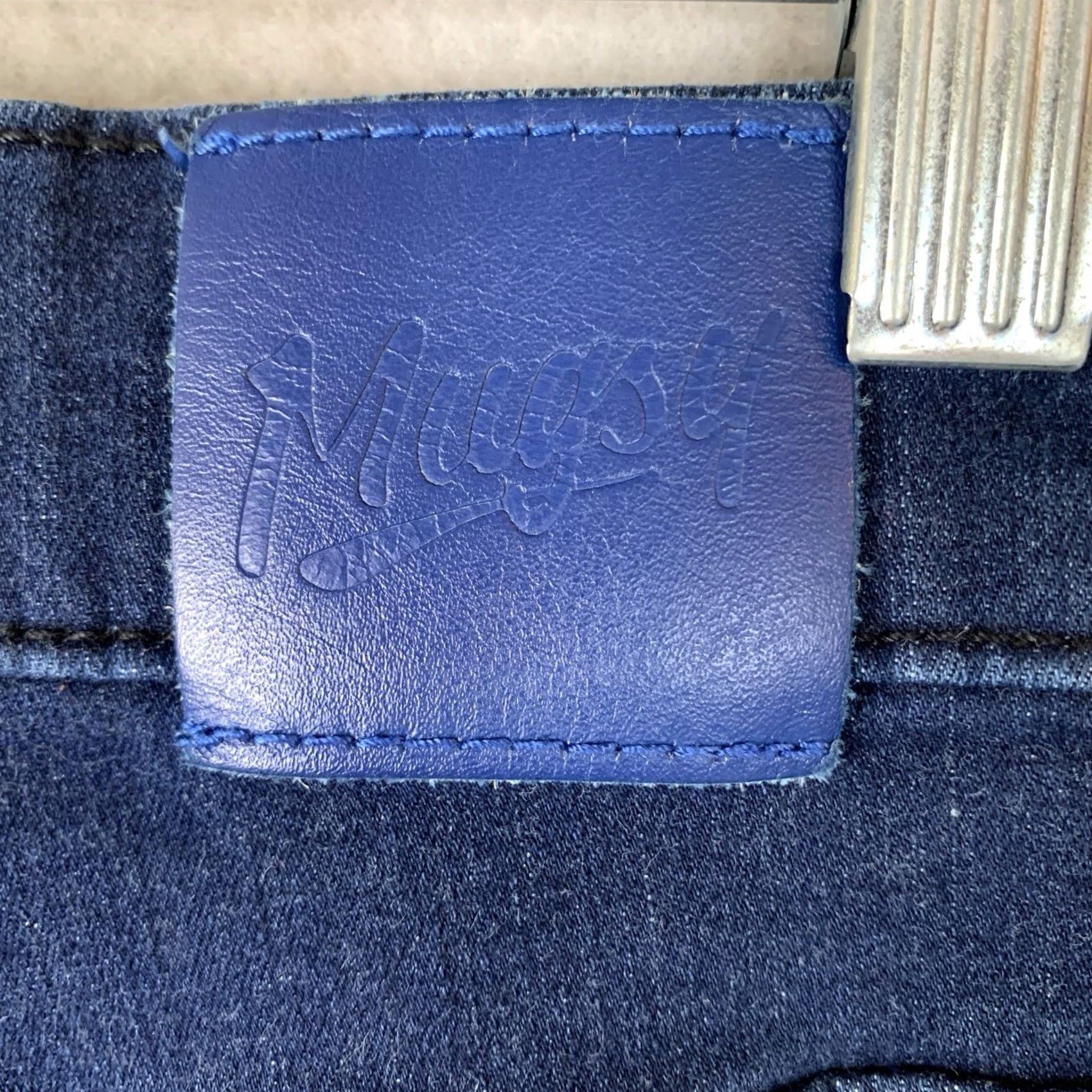Vintage Mugsy Jeans Mens 33x30 Slim Straight Denim Office Preppy Studio Blues 5-Pocket Logo Stretch Dark Blue Size US 33 - 3 Thumbnail