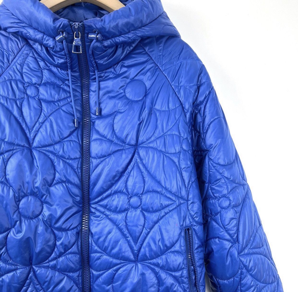 Louis Vuitton Louis Vuitton LV Blue Three Flower Dark Pattern Relief Coat Size US M / EU 48-50 / 2 - 4 Thumbnail