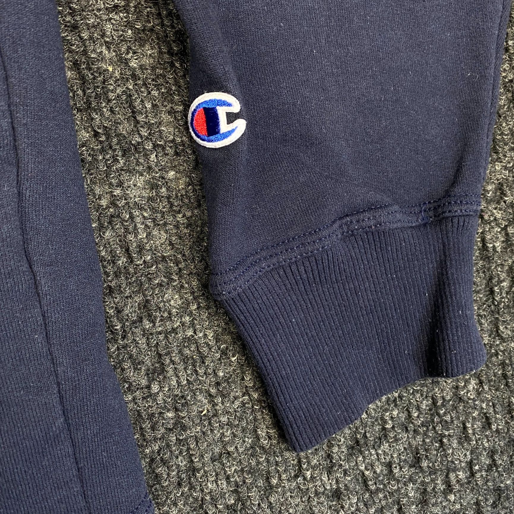 Champion VINTAGE Champion Crewneck Sweatshirt Navy Blue XXL 2XL Logo Embroidered Cotton Blend Fleece Men Pullover Sweatshirt Blue 50/50 American Logo Mens Size US XXL / EU 58 / 5 - 3 Thumbnail