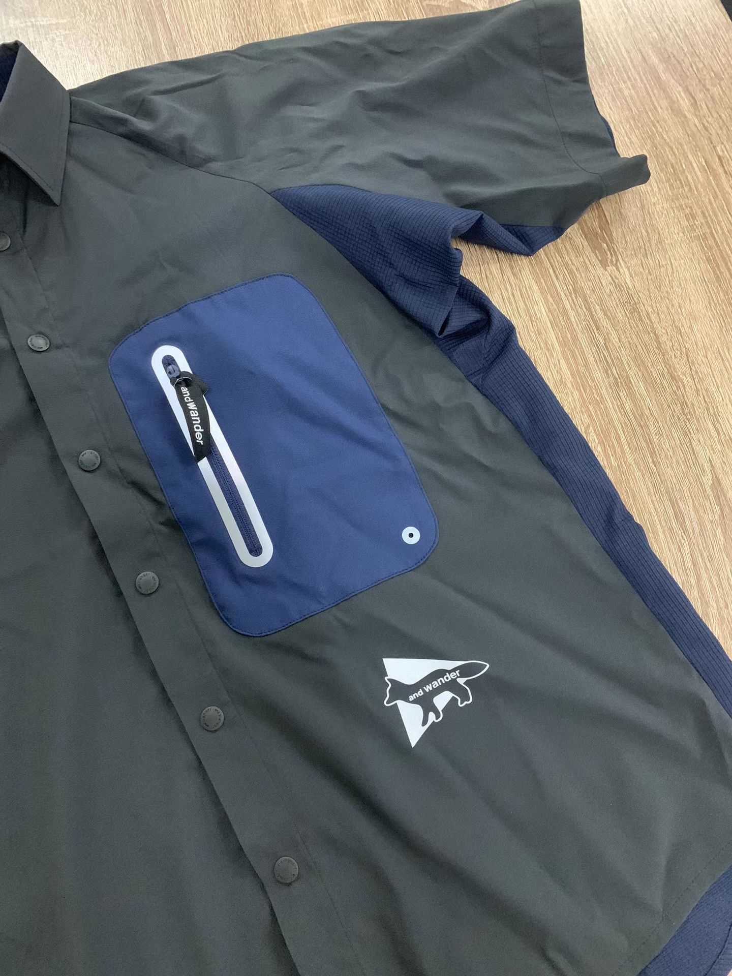 And Wander MAISON KITSUNÉ × and wander Hiking Shirt Ｑ22 Size US M / EU 48-50 / 2 - 9 Thumbnail