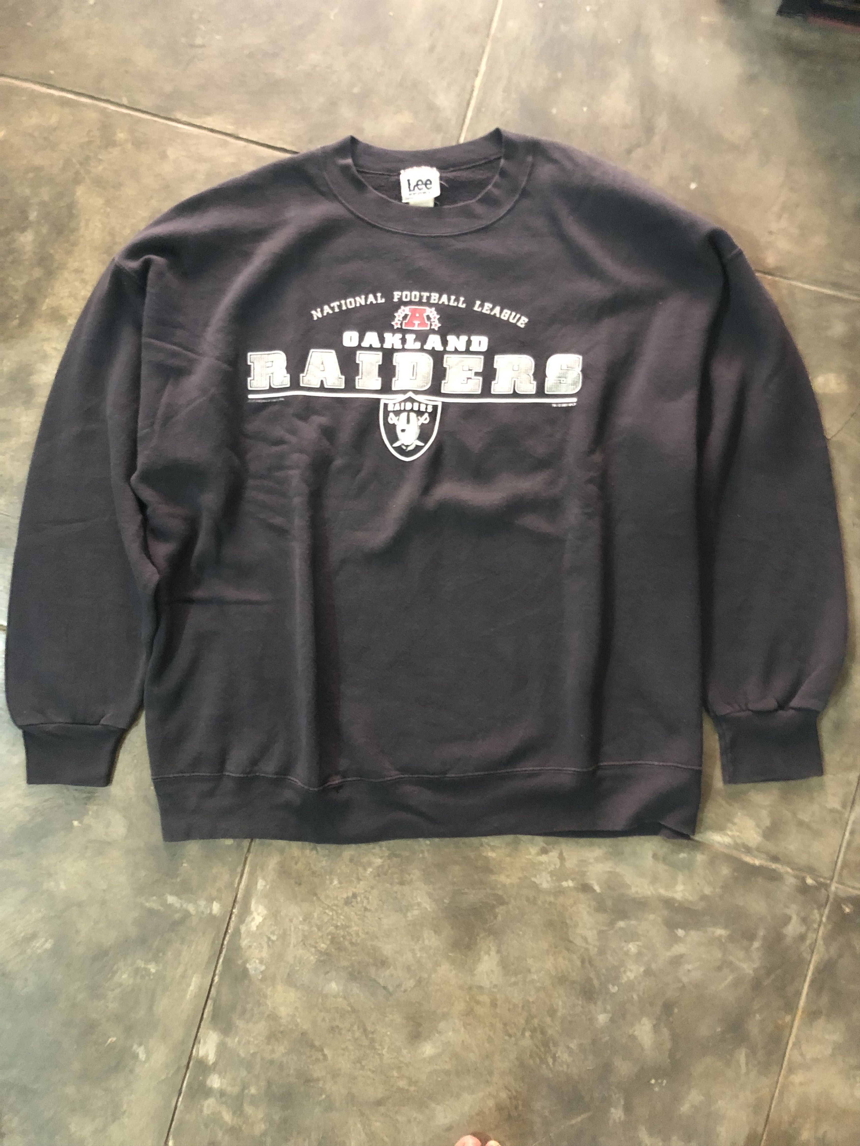 Vintage Vintage Oakland Raiders Crewneck NFLP 2000s Size US XXL / EU 58 / 5 - 1 Thumbnail