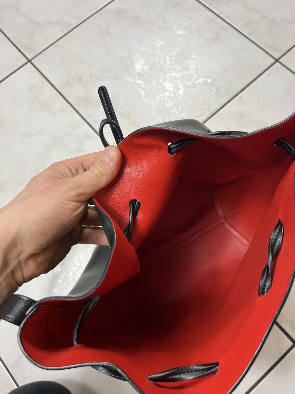 Mansur Gavriel Mansur Gavriel leather bucket bag black red big crossbody Size ONE SIZE - 7 Thumbnail
