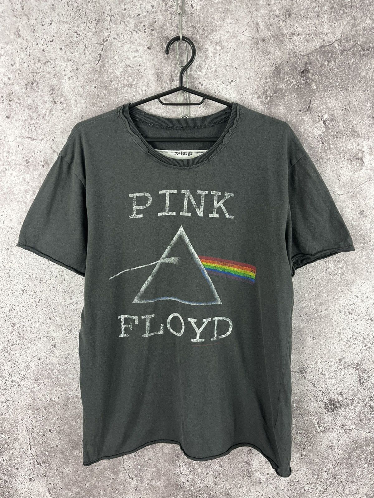 Band Tees Vtg Pink Floyd 2010 Rock T-Shirt Distressed Big Logo Size XL Size US XL / EU 56 / 4 - 1 Thumbnail