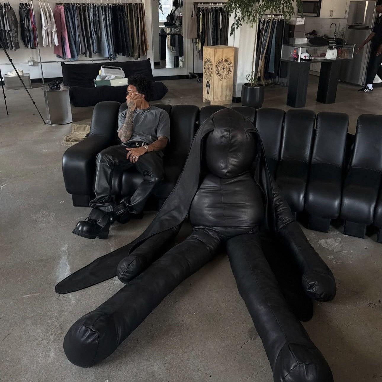Kaws Opana Monument Size ONE SIZE - 3 Thumbnail