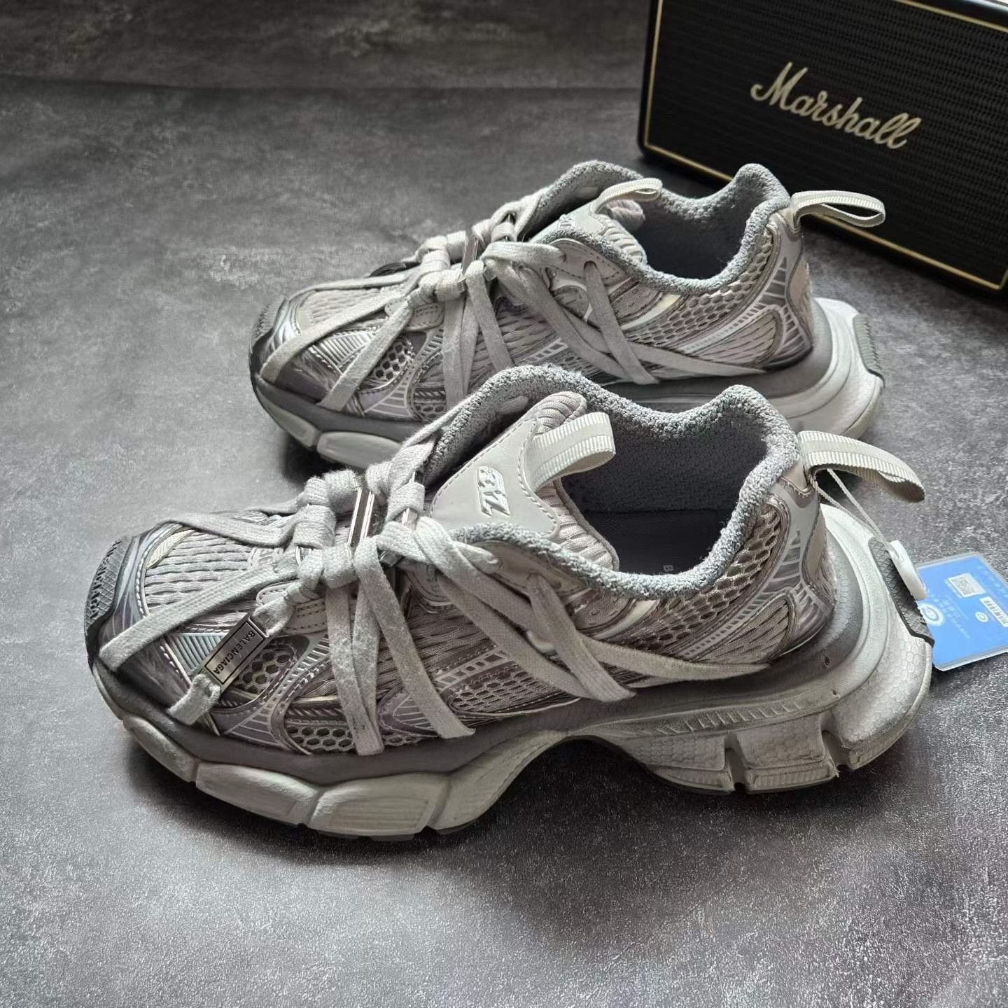 Balenciaga Balenciaga Metallic Gold Lowtop Sneakers XXXL Women Size US 8 / IT 38 - 1 Thumbnail