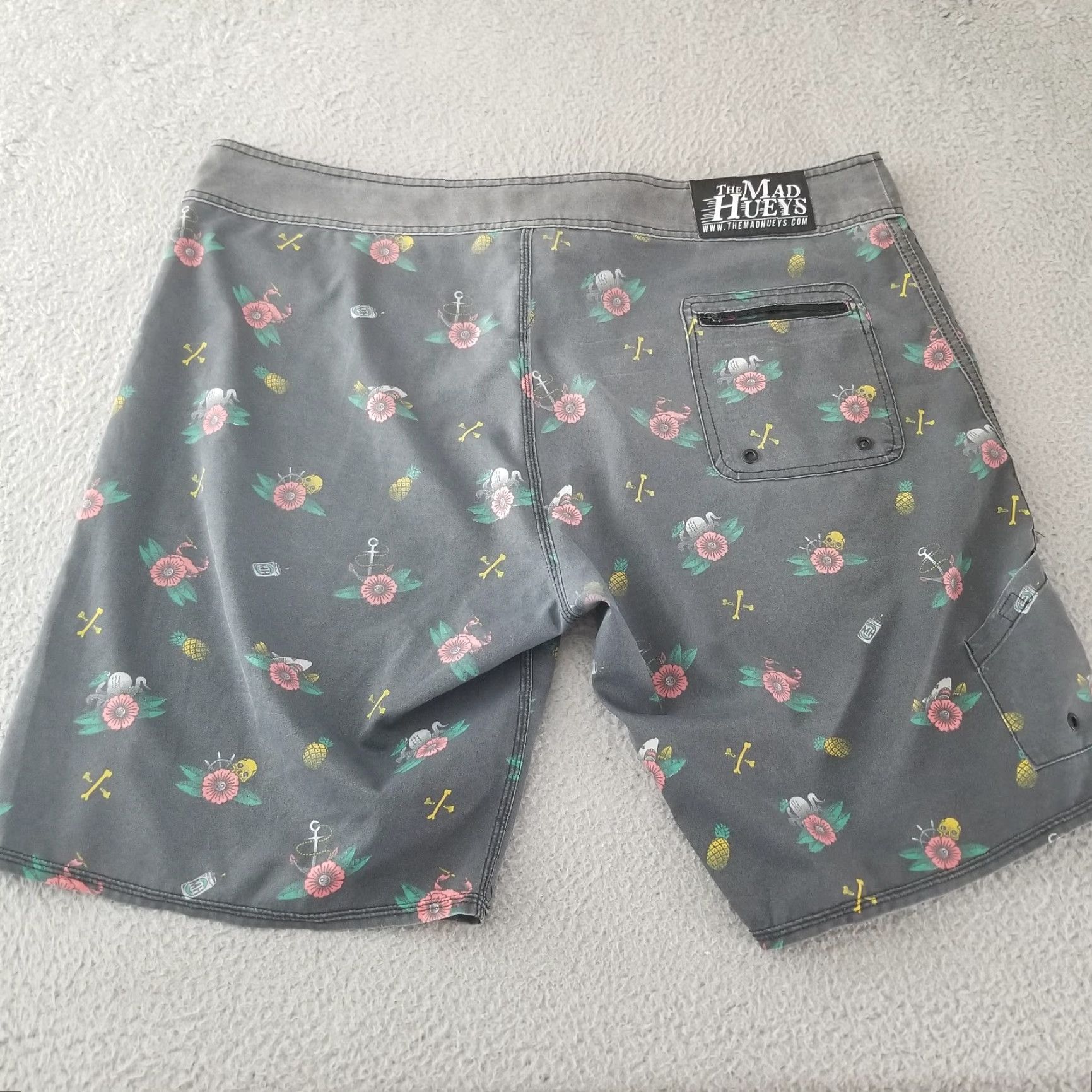 Vintage The Mad Hueys Board Shorts Mens 38 Swim Trunks AOP Black 100% Polyester Quick Dry Pockets Drawstring Surfing Mens Size US 38 / EU 54 - 5 Thumbnail