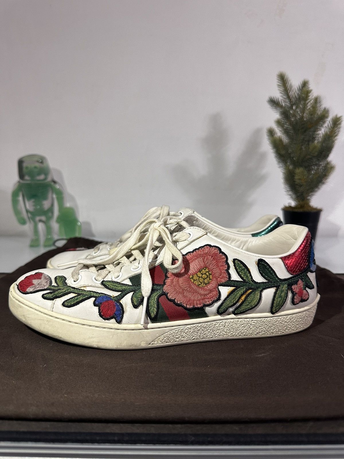 Gucci Flower Sneakers Size US 9 / IT 39 - 11 Thumbnail