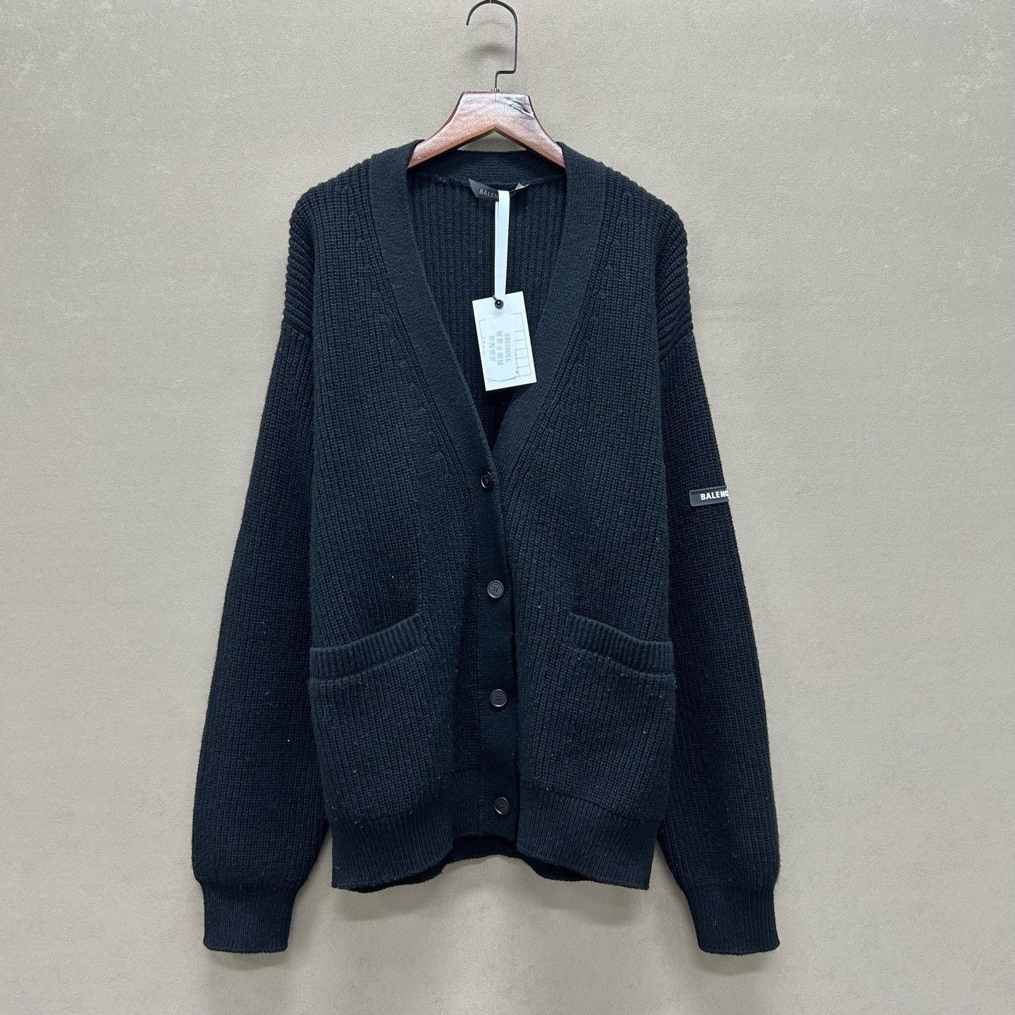 Balenciaga Balenciaga 25 Sleeve Tag Logo Ribbed Cardigan Size XS / US 0-2 / IT 36-38 - 1 Thumbnail
