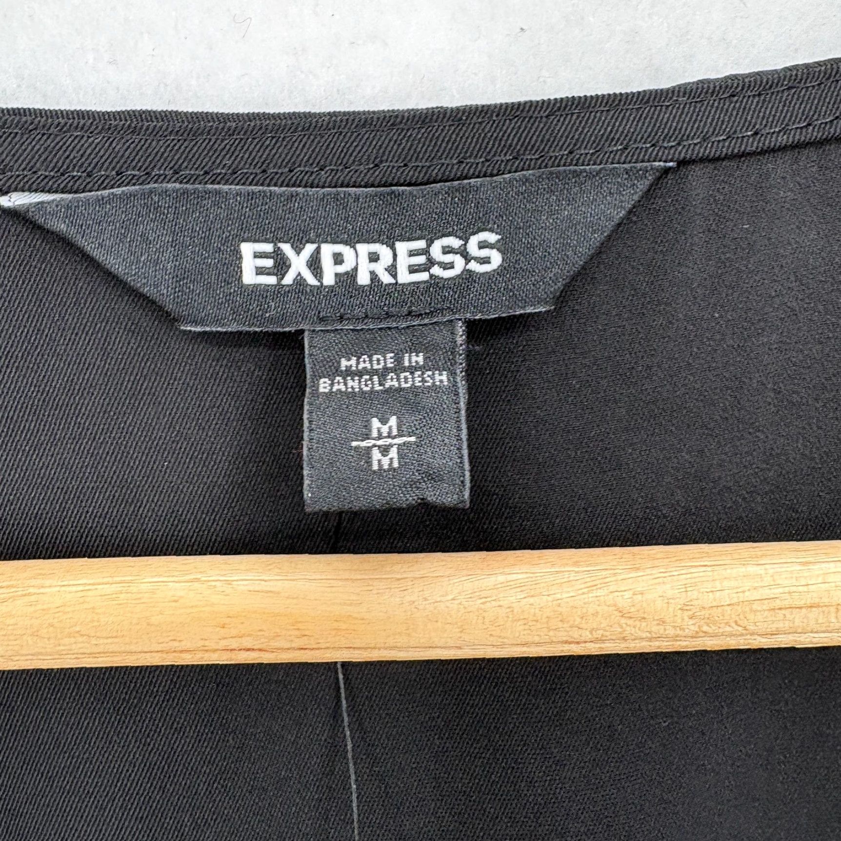 Express Express Blouse Womens Medium Black Scoop Neck Long Sleeve Button Cuff Dressy Size M / US 6-8 / IT 42-44 - 4 Thumbnail