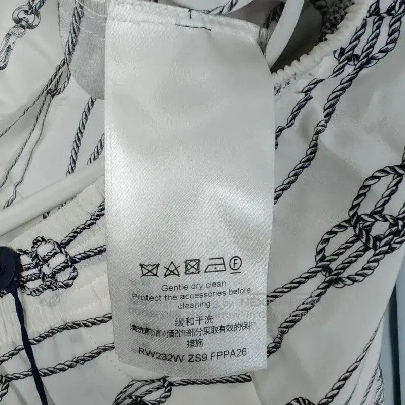 Louis Vuitton Louis Vuitton Summer White Silk Logo Shorts . Size 23" - 6 Thumbnail