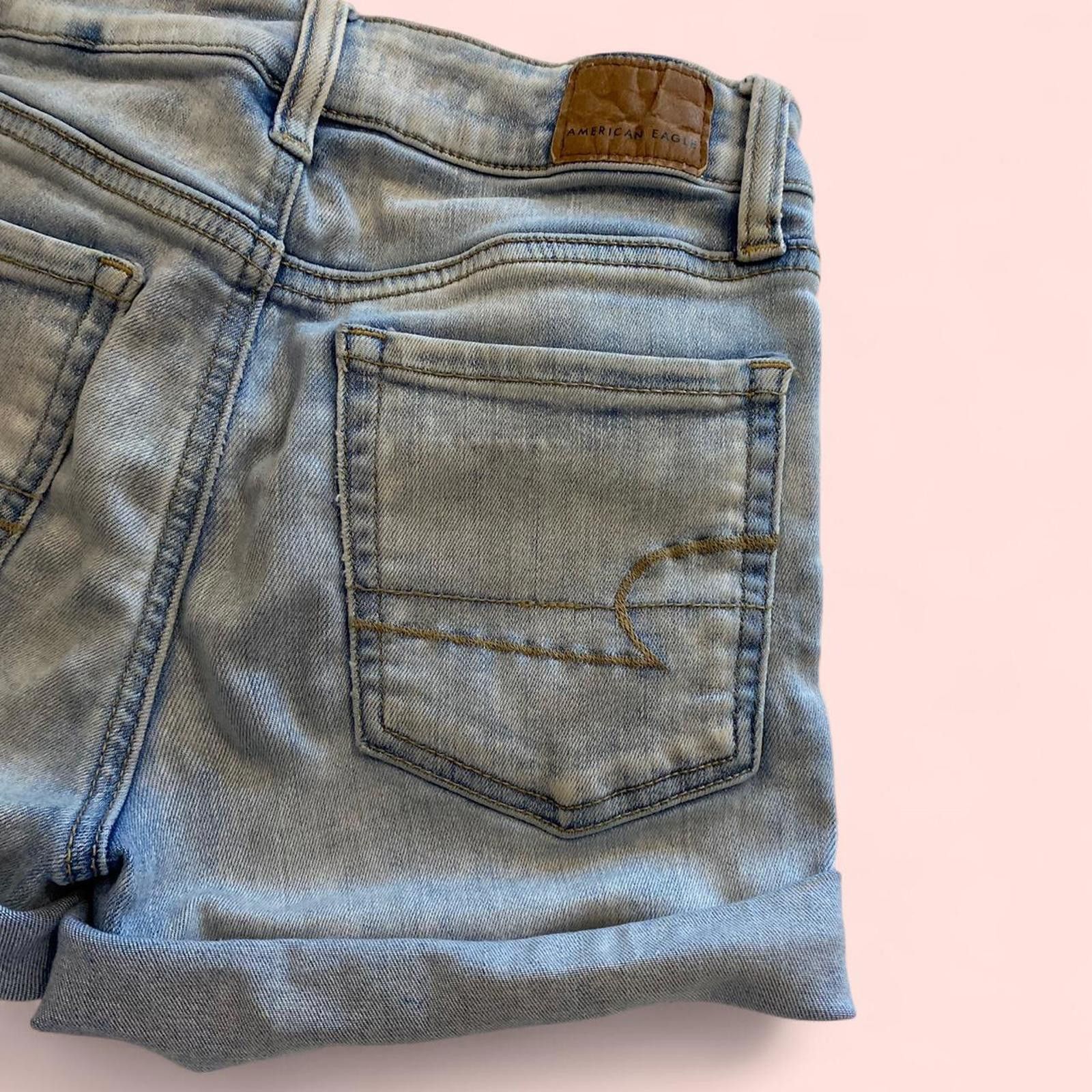 American Eagle Outfitters Mid-rise blue denim shorts - perfect for summer Size 28" / US 6 / IT 42 - 3 Thumbnail