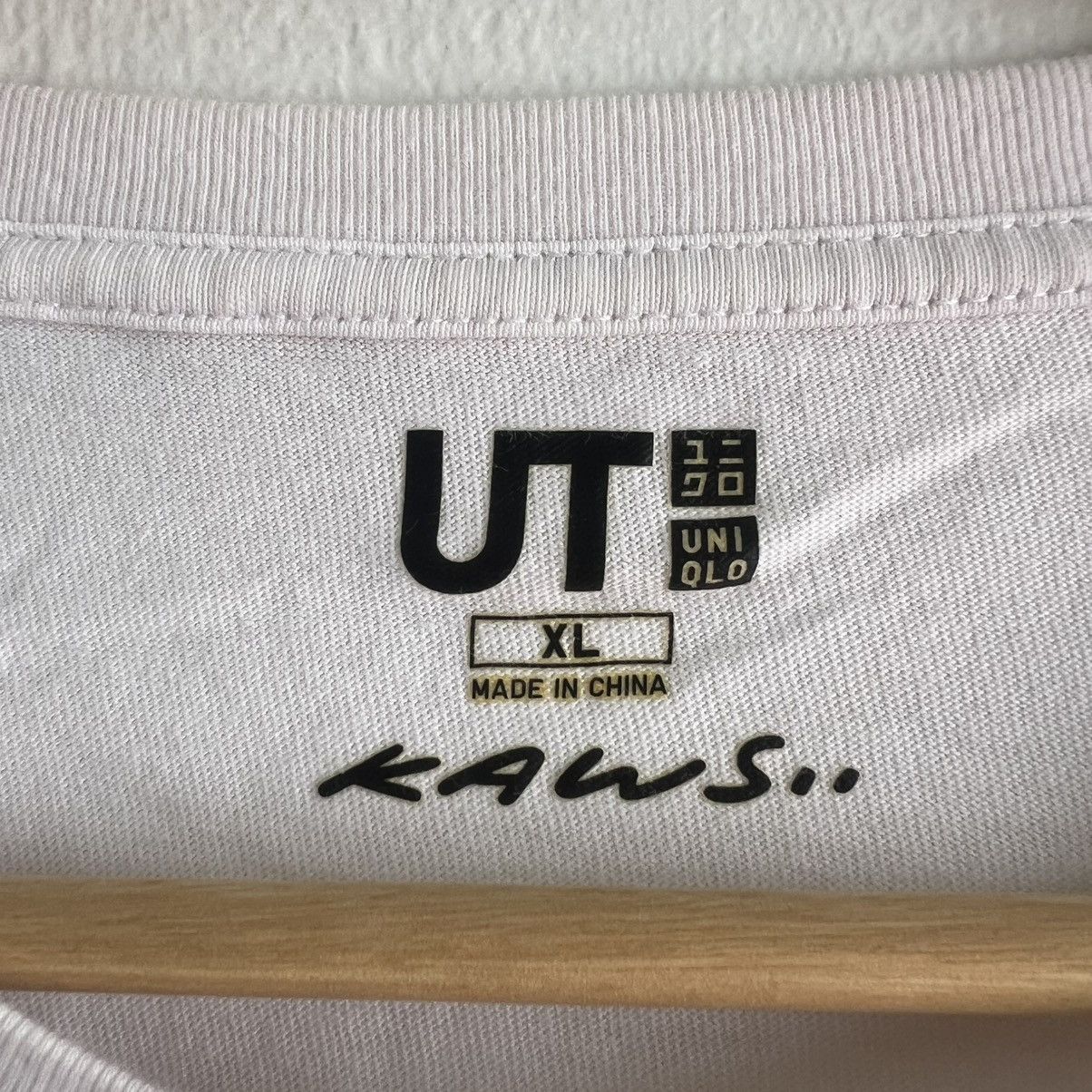 Kaws × Uniqlo UNIQLO X KAWS DANCING LETTERS TEE Size US XL / EU 56 / 4 - 8 Thumbnail