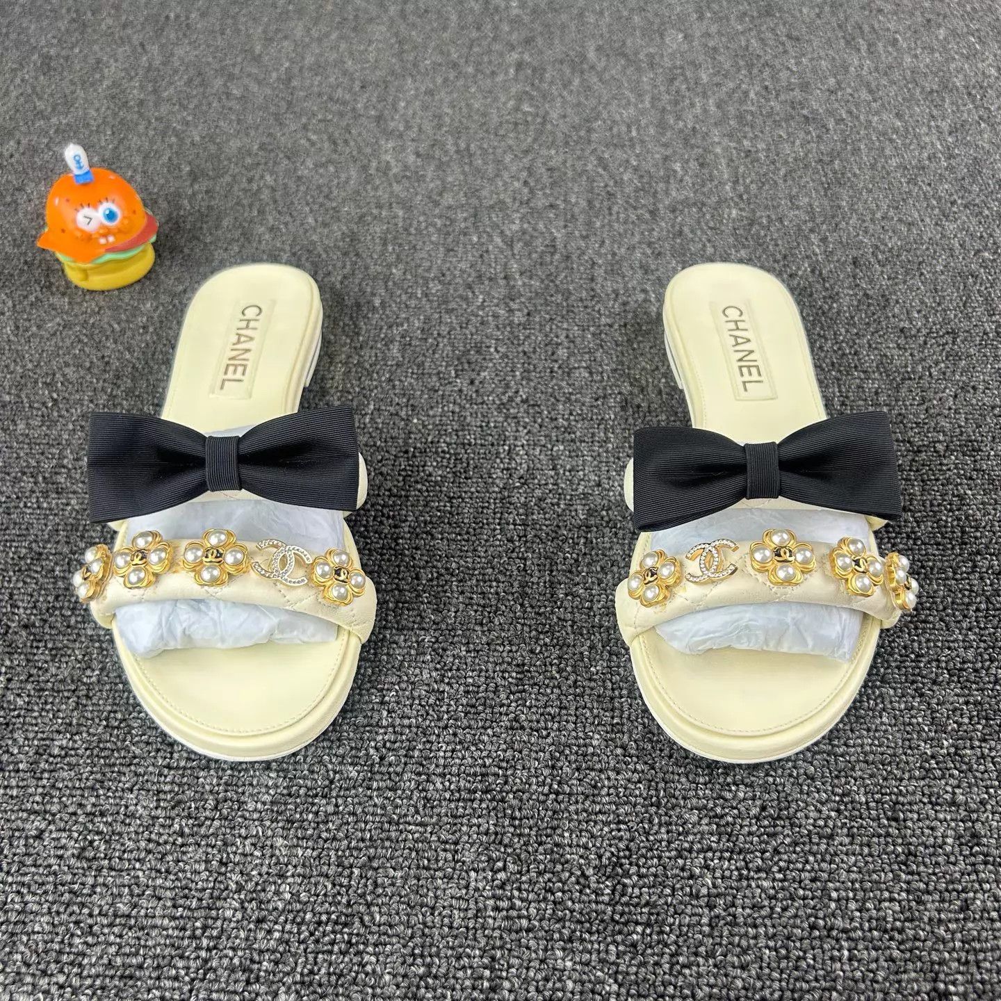 Chanel Chanel Baroque Pearl Slipper White Size 38 Size US 7.5 / IT 37.5 - 2 Thumbnail