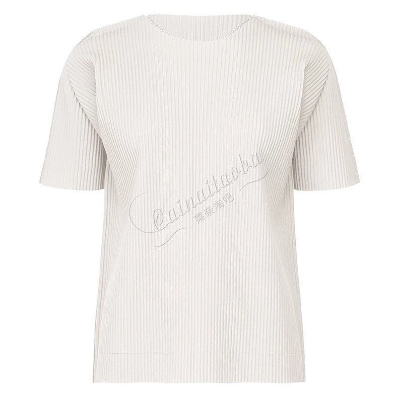 Issey Miyake size:one size White pleated round-neck short-