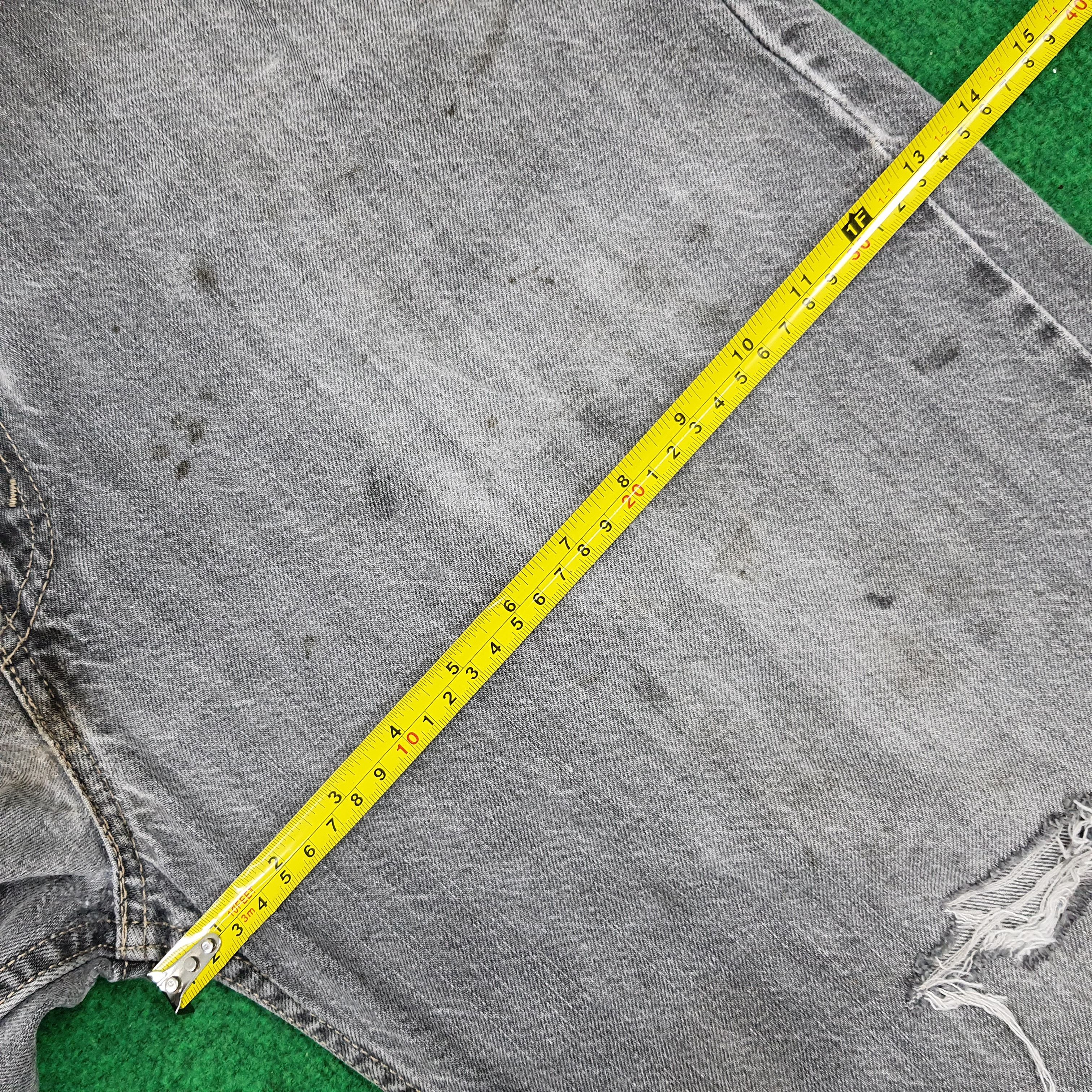 Levi's × Vintage Vintage Levi's 569 Loose Distressed Short Jeans Size US 36 / EU 52 - 14 Thumbnail