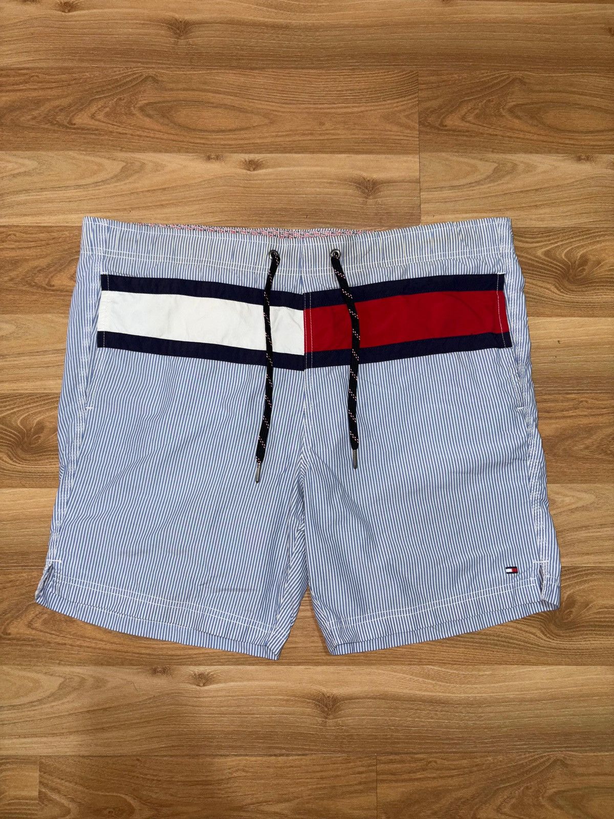 Tommy Hilfiger Vintage x Tommy Hilfiger x Boardshorts Size US 39 - 1 Thumbnail