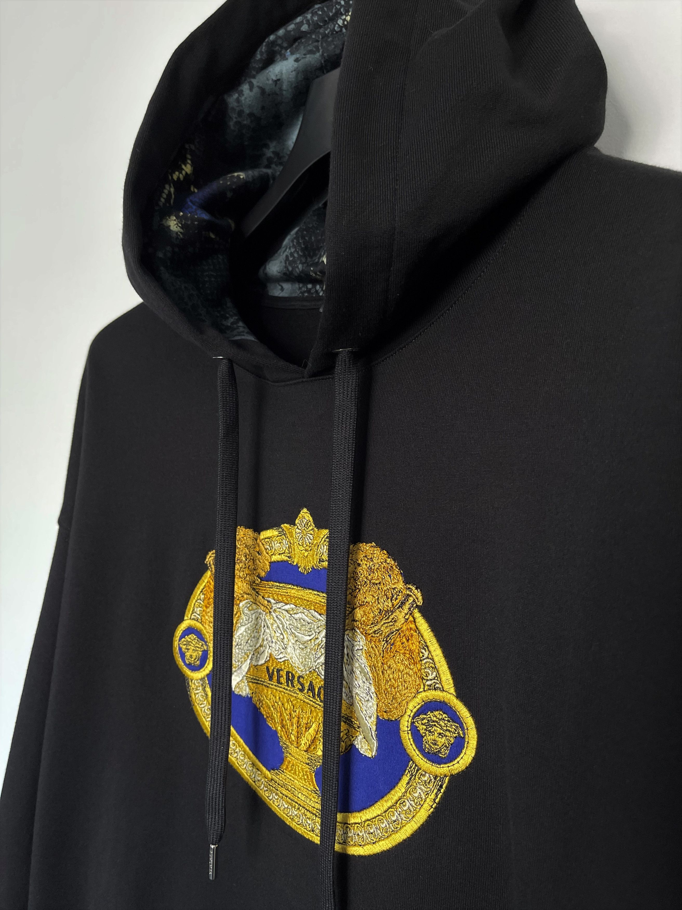 Image of Versace Mainline Embroidered Coupe Des Dieux Patch Greca Medusa Ss21 in Black, Men's (Size Small)