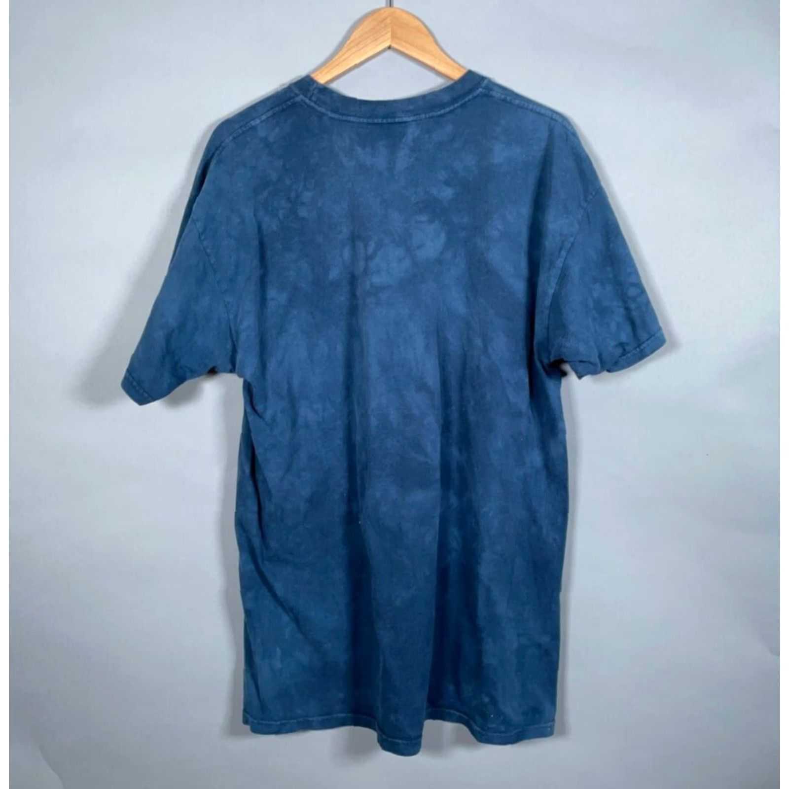 The Mountain VINTAGE The Mountain Wolf Print T-Shirt Men Large Dark Blue Tie Dye Tribal Nature 2000s Size US L / EU 52-54 / 3 - 3 Thumbnail