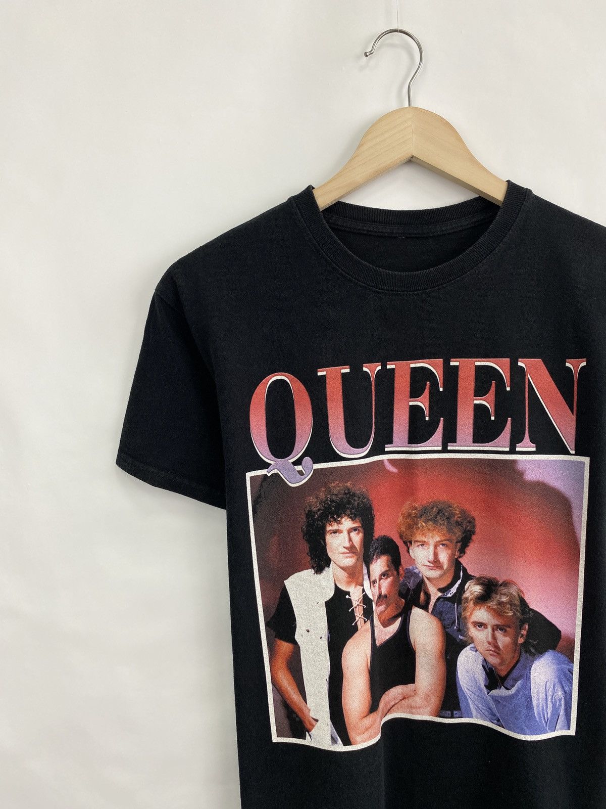 Band Tees 🇺🇸 Vintage Y2K Queen Rock Band T-Shirt Rare Retro Size US M / EU 48-50 / 2 - 2 Thumbnail