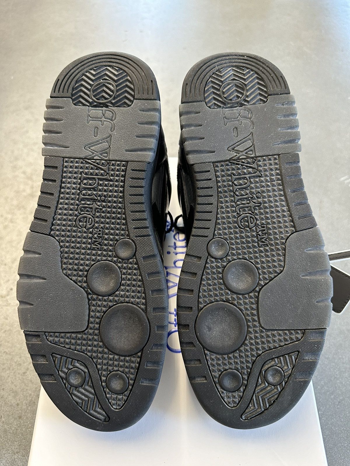 Off-White SS23 Off-White Slim Out Of Office Black/Silver Sneakers 41 Size US 9 / EU 42 - 12 Thumbnail